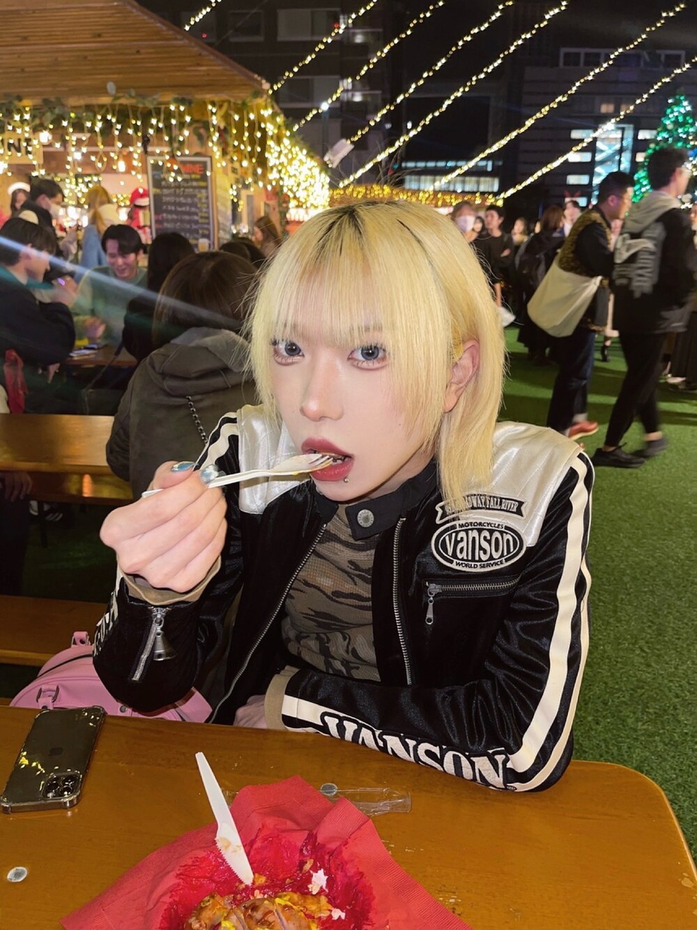 その他のトップス、ブラック系のジャケット/アウターを着用したメンズの冬コーディネートの2枚目の写真