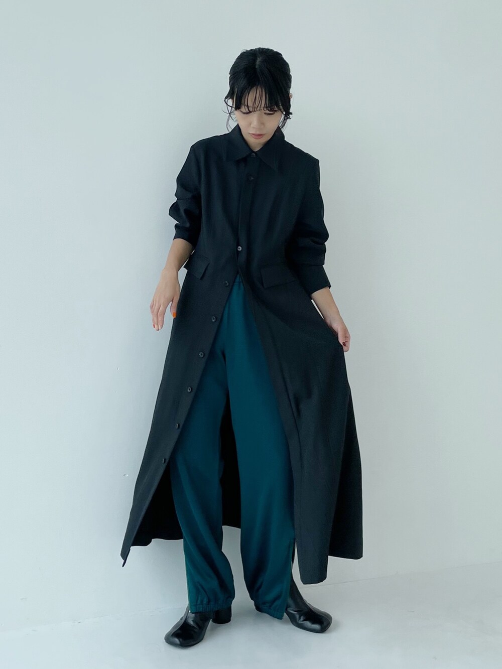 「ワンピースコーデ、ワンピース着回し、NEEDLES」｜「STUDIOUSの【STUDIOUS/ステュディオス】ラウンドシェイプブーツ（ブーツ、ブラック系）」を使った、SHIHOさん（レディース・158cm）の夏コーディネートの3枚目の写真