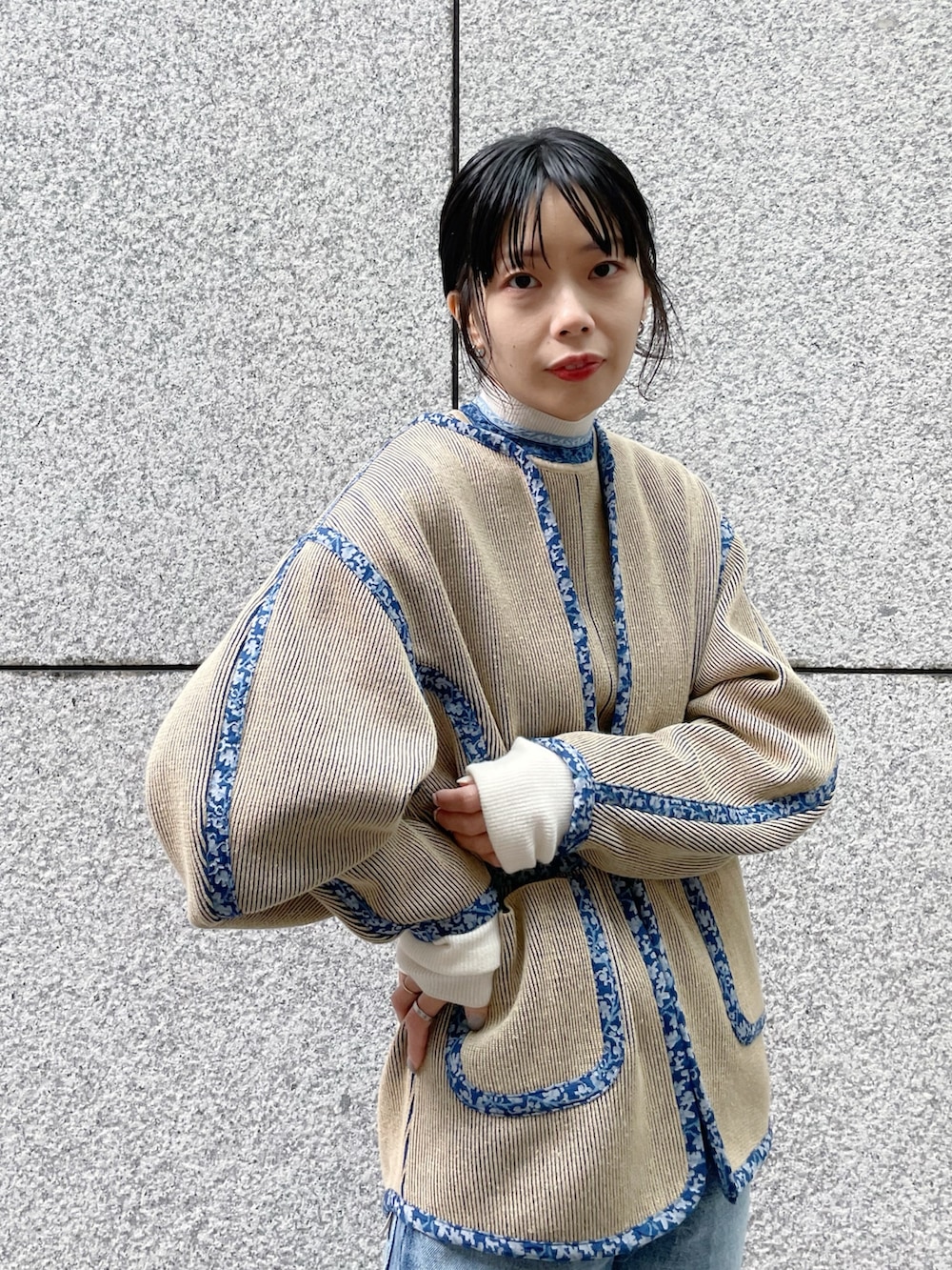 「mamekurogouchi、INSCRIRE、デニム、デニムパンツ」｜「INSCRIREの【INSCRIRE/アンスクリア】002 Flare Denim/フレアデニム（デニムパンツ、ブルー系）」を使った、SHIHOさん（レディース・158cm）の冬コーディネートの3枚目の写真