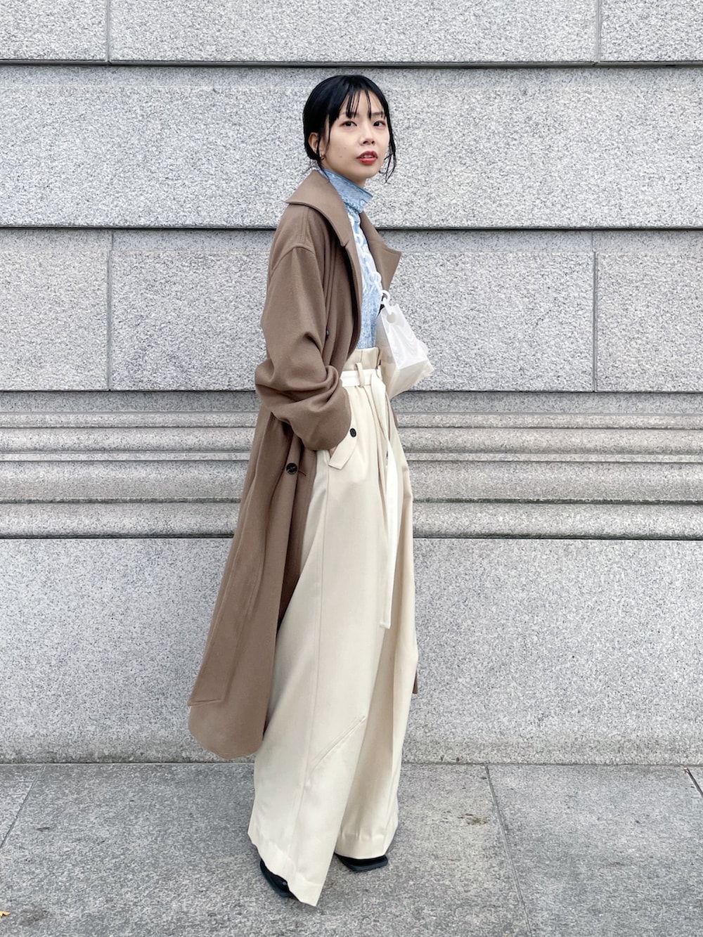 「dessin de mode、ウールコート、コート」｜「Dessin de Modeの【Dessin de mode/デッサンデモード】《STUDIOUS別注》インパーテットウールコート（チェスターコート、ベージュ系）」を使った、SHIHOさん（レディース・158cm）の冬コーディネートの2枚目の写真