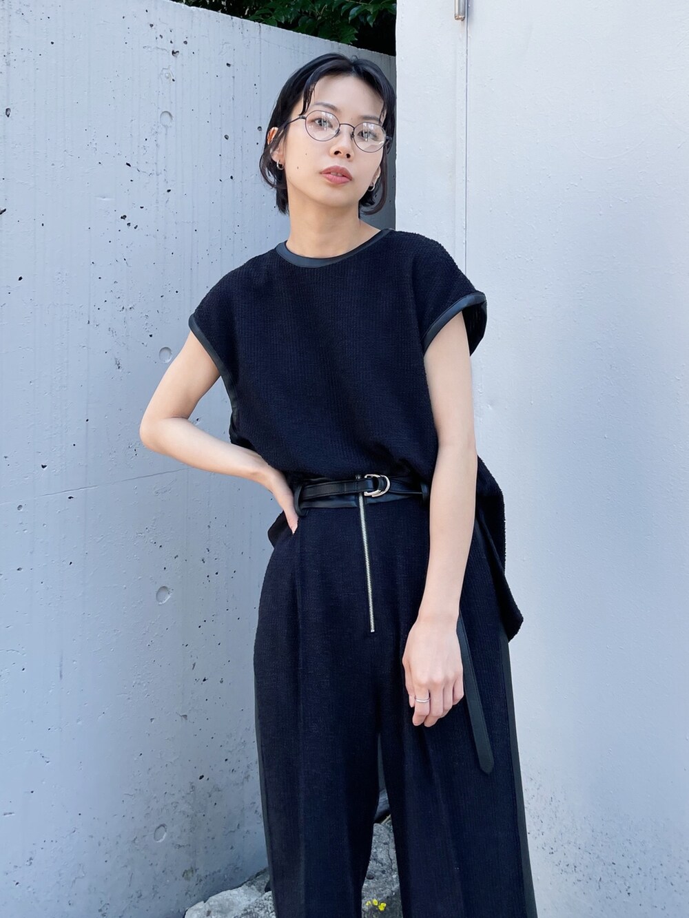 「STUDIOUS、セットアップ」｜「STUDIOUSの【STUDIOUS/ステュディオス】ツイードライクジャージーワイドパンツ】〈セットアップ対応〉（スラックス、ブラック系）」を使った、SHIHOさん（レディース・158cm）の春コーディネートの3枚目の写真