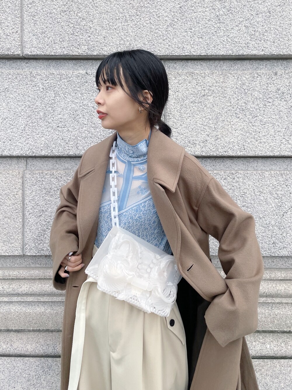 「dessin de mode、ウールコート、コート」｜「Dessin de Modeの【Dessin de mode/デッサンデモード】《STUDIOUS別注》インパーテットウールコート（チェスターコート、ベージュ系）」を使った、SHIHOさん（レディース・158cm）の冬コーディネートの4枚目の写真