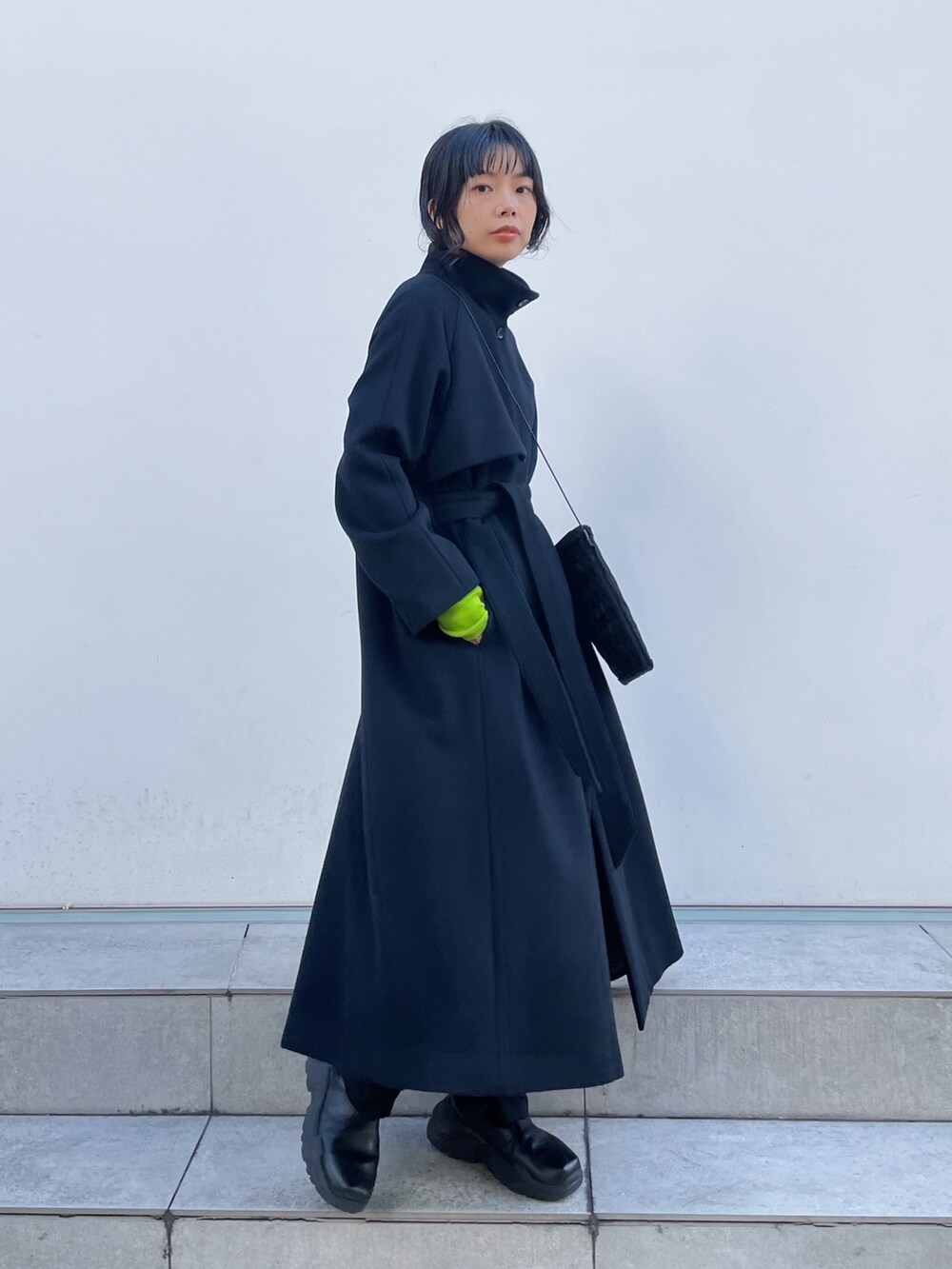 「dessin de mode、ウールコート、モードスタイル」｜「Dessin de Modeの【Dessin de mode/デッサンデモード】《STUDIOUS別注》スタンドカラーウールコート（その他アウター、ブラック系）」を使った、SHIHOさん（レディース・158cm）の冬コーディネートの2枚目の写真