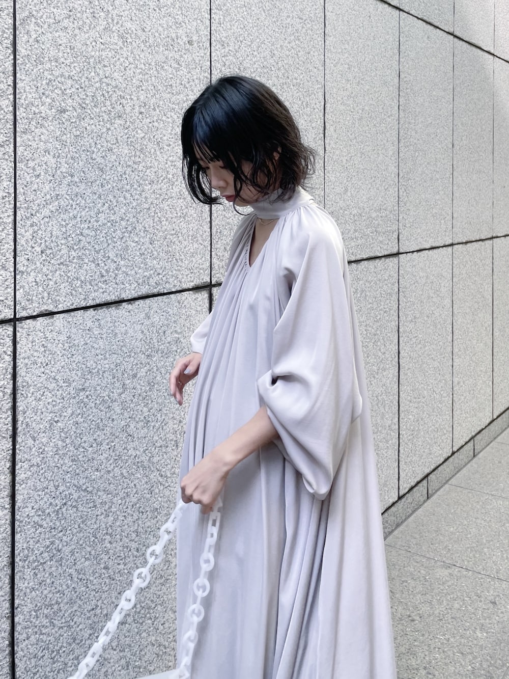 「ELIN、mamekurogouchi」｜「STUDIOUSの【ELIN/エリン)】《STUDIOUS別注》ボウタイドレス（ドレス、グレー系）」を使った、SHIHOさん（レディース・158cm）の冬コーディネートの3枚目の写真