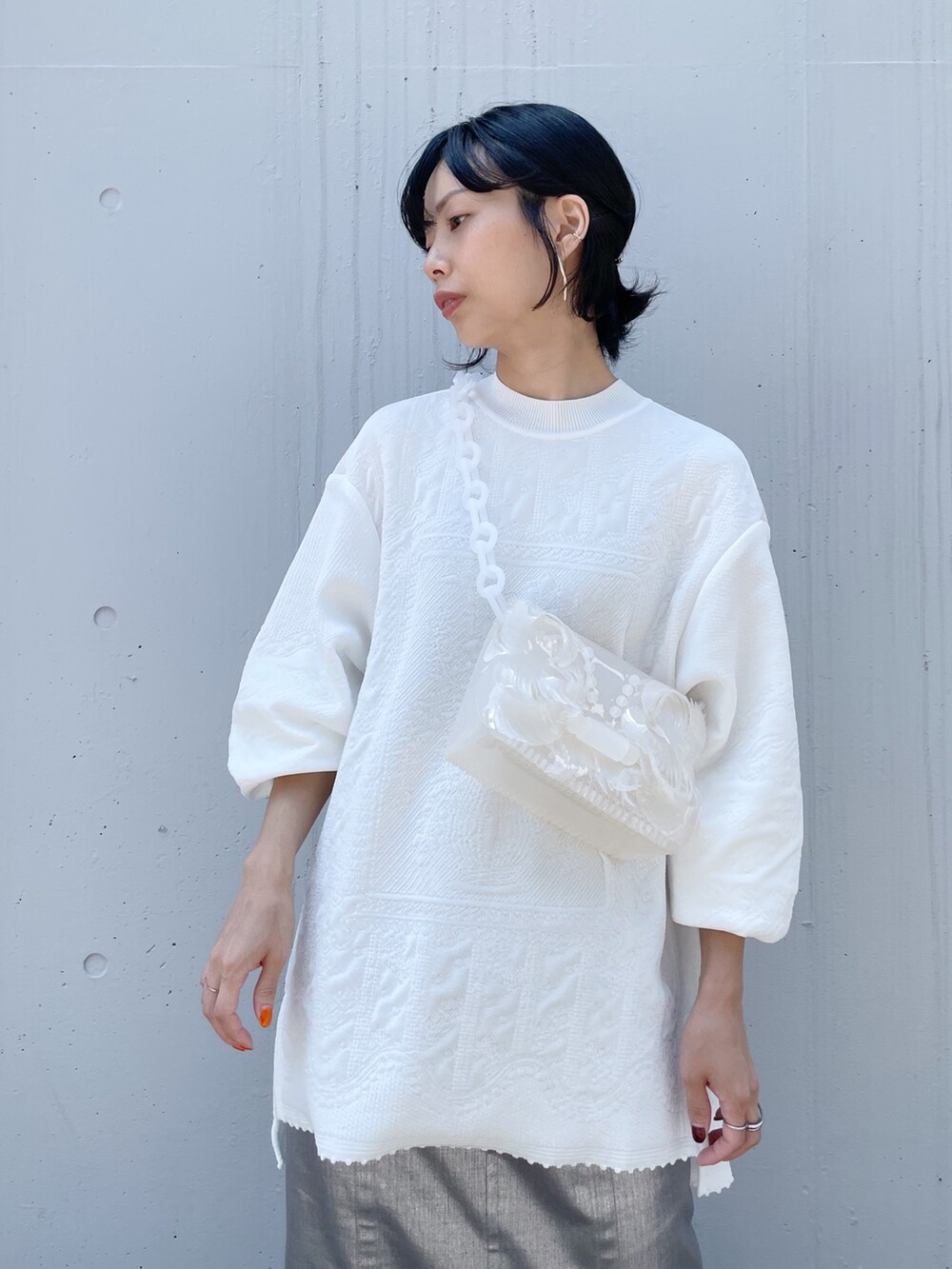 「mamekurogouchi、メタリックスカート」｜「STUDIOUSの【STUDIOUS/ステュディオス】Perfection ペンシルメタリックスカート（スカート、シルバー系）」を使った、SHIHOさん（レディース・158cm）の夏コーディネートの3枚目の写真