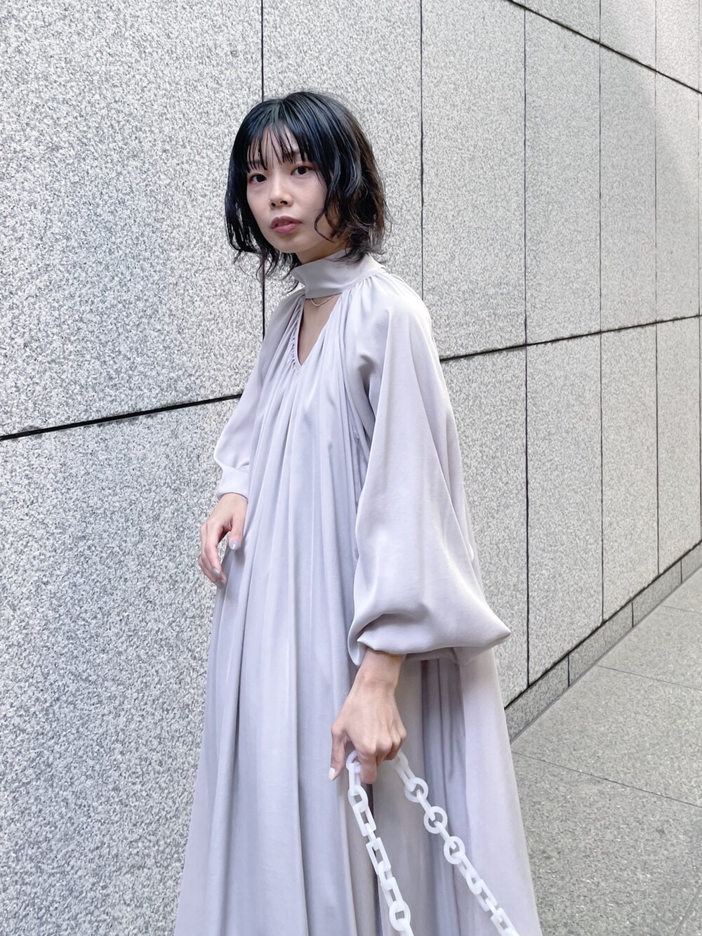「ELIN、mamekurogouchi」｜「STUDIOUSの【ELIN/エリン)】《STUDIOUS別注》ボウタイドレス（ドレス、グレー系）」を使った、SHIHOさん（レディース・158cm）の冬コーディネートの5枚目の写真