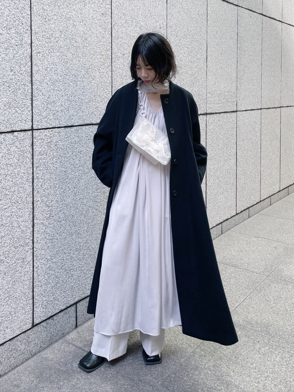 「ELIN、CLANE、お呼ばれスタイル、デートコーデ、忘年会コーデ」｜「CLANEの【CLANE/クラネ】NO COLLAR FLARE COAT/ノーカラーフレアコート（ノーカラーコート、ブラック系）」を使った、SHIHOさん（レディース・158cm）の冬コーディネートの2枚目の写真