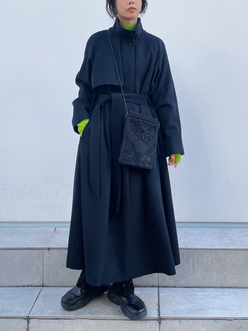 「dessin de mode、ウールコート、モードスタイル」｜「Dessin de Modeの【Dessin de mode/デッサンデモード】《STUDIOUS別注》スタンドカラーウールコート（その他アウター、ブラック系）」を使った、SHIHOさん（レディース・158cm）の冬コーディネートの4枚目の写真