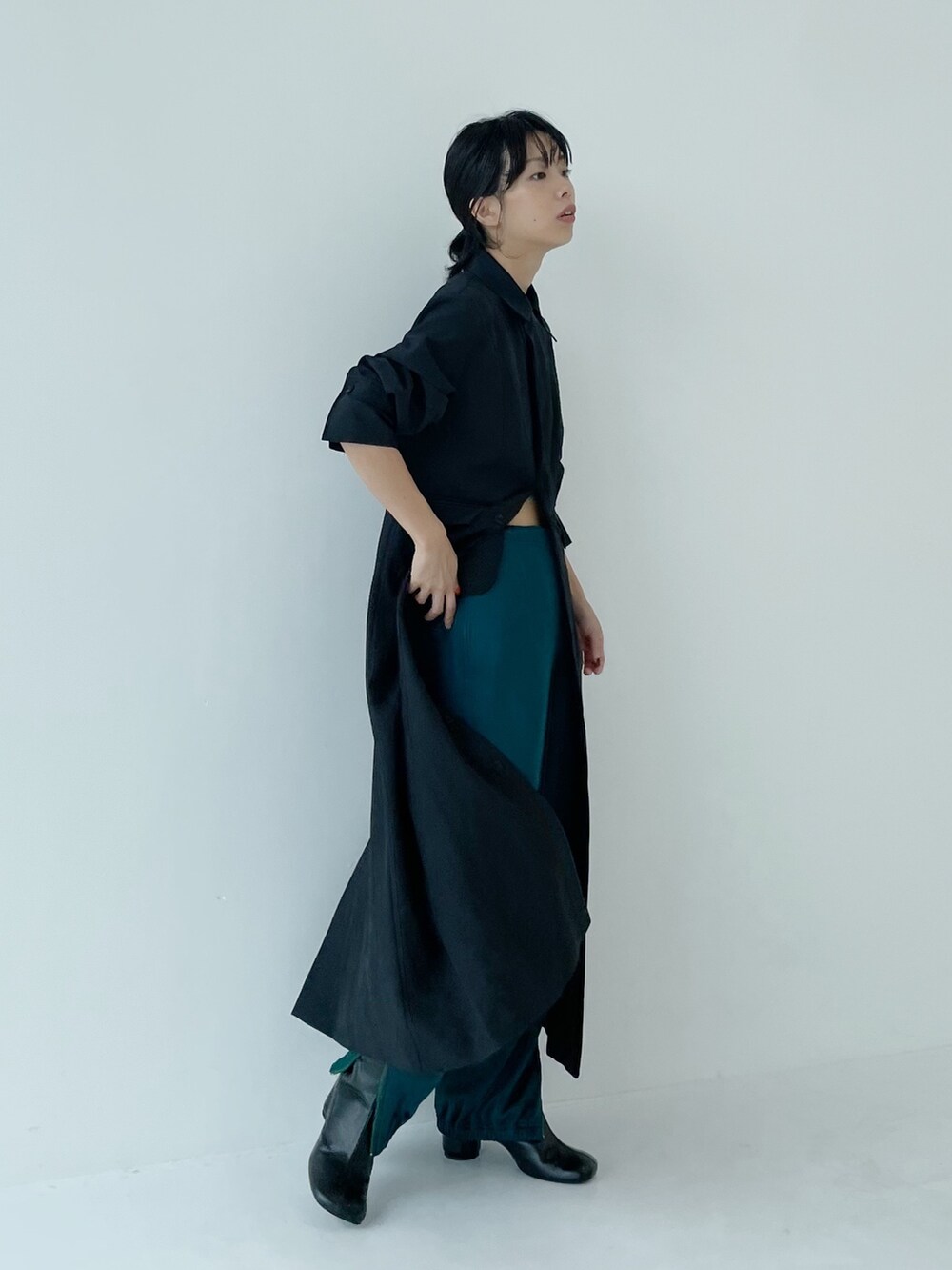 「ワンピースコーデ、ワンピース着回し、NEEDLES」｜「STUDIOUSの【STUDIOUS/ステュディオス】ラウンドシェイプブーツ（ブーツ、ブラック系）」を使った、SHIHOさん（レディース・158cm）の夏コーディネートの2枚目の写真