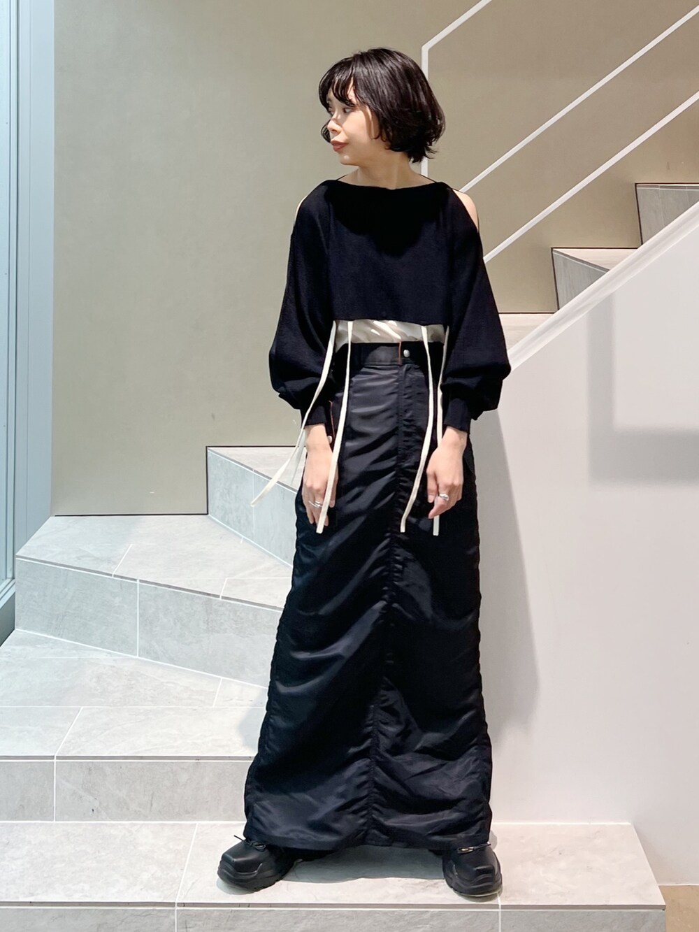 「matured、TAN、ブラックコーデ」｜「MATUREDの【MATURED/マチュアード】ミリタリータイトロングスカート（スカート、ブラック系）」を使った、SHIHOさん（レディース・158cm）の春コーディネートの3枚目の写真