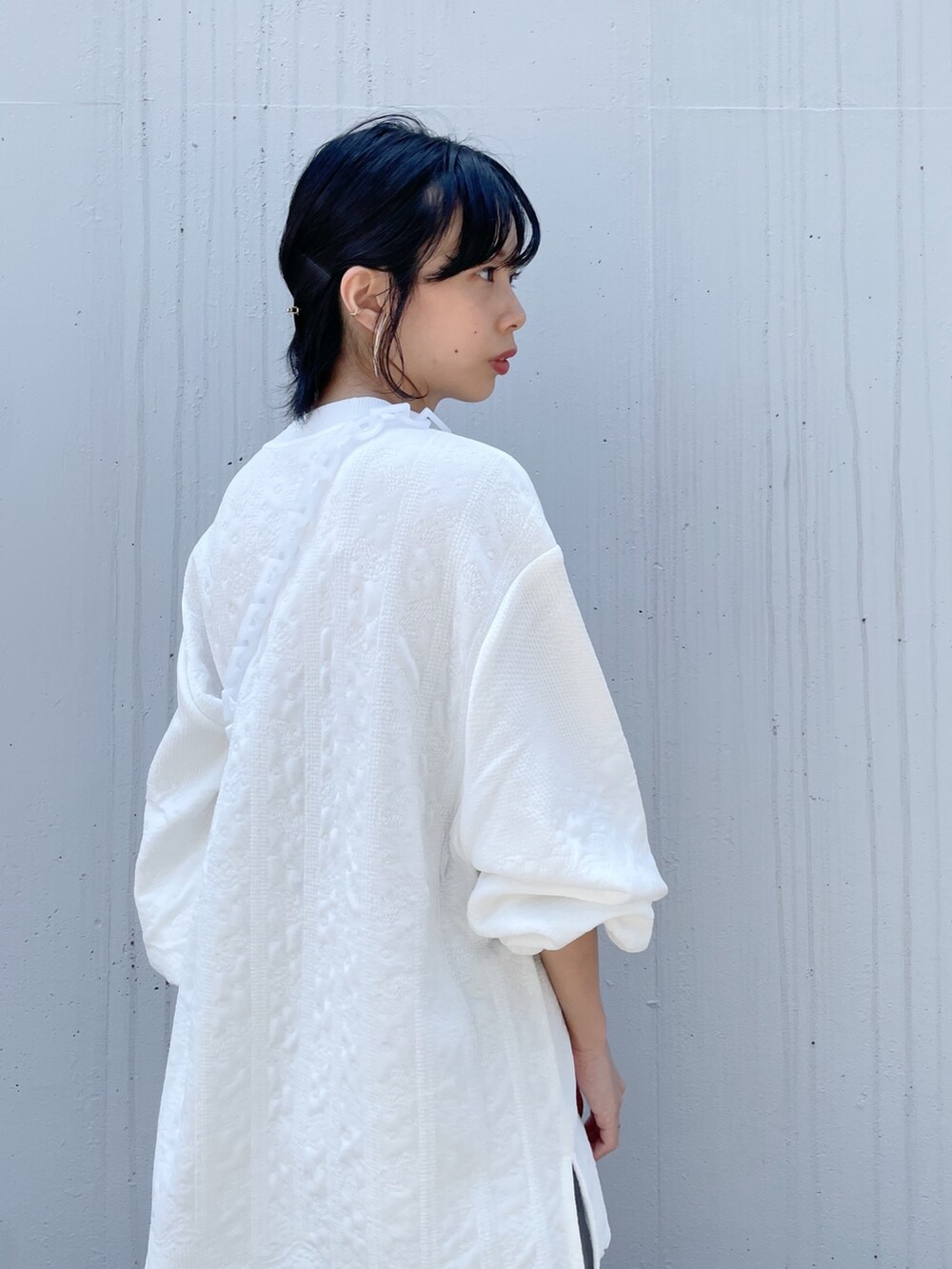 「mamekurogouchi、メタリックスカート」｜「STUDIOUSの【STUDIOUS/ステュディオス】Perfection ペンシルメタリックスカート（スカート、シルバー系）」を使った、SHIHOさん（レディース・158cm）の夏コーディネートの5枚目の写真