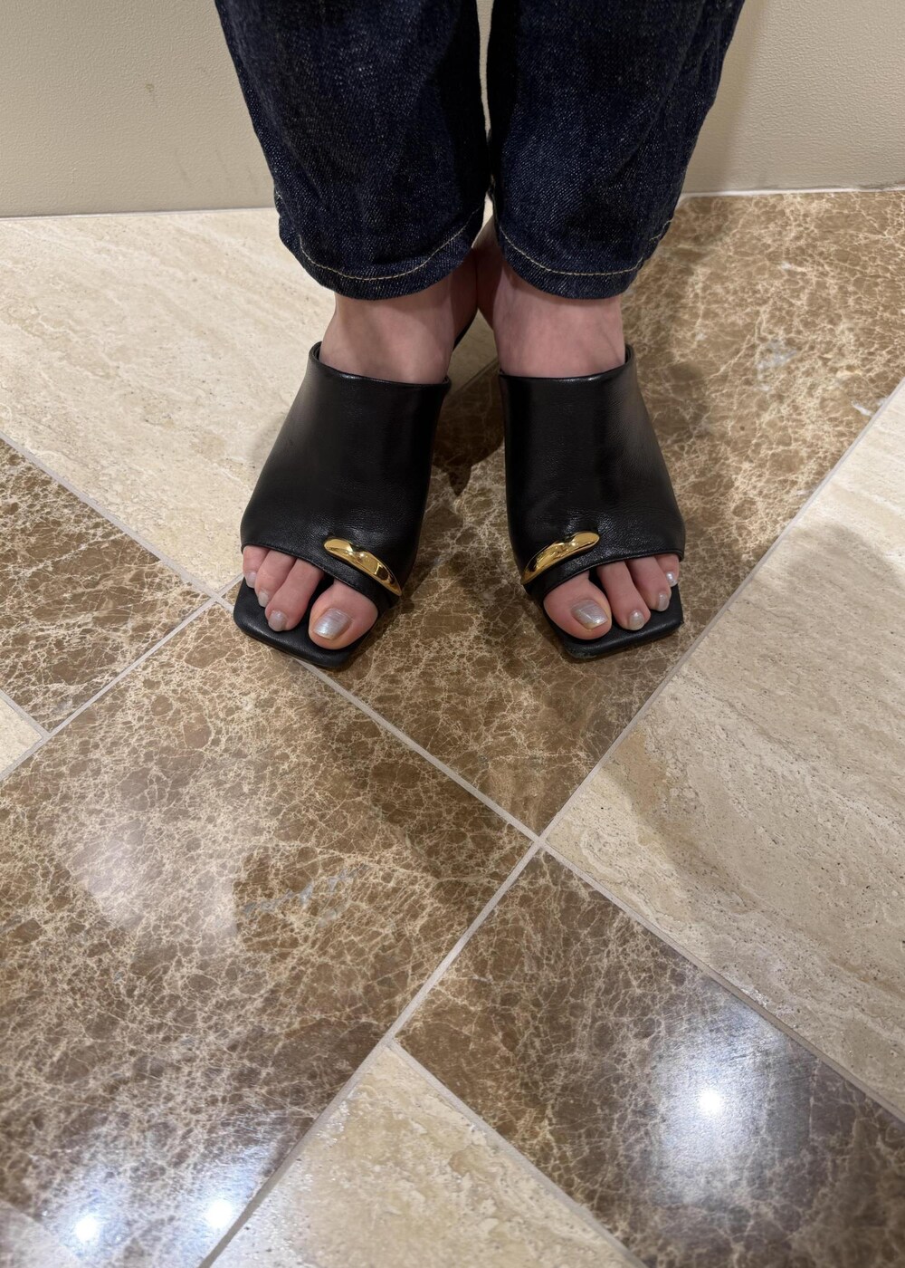 SEIKAさんの「ストレッチデニムストレートパンツ（ROPE'）」を使ったコーディネートの7枚目の写真