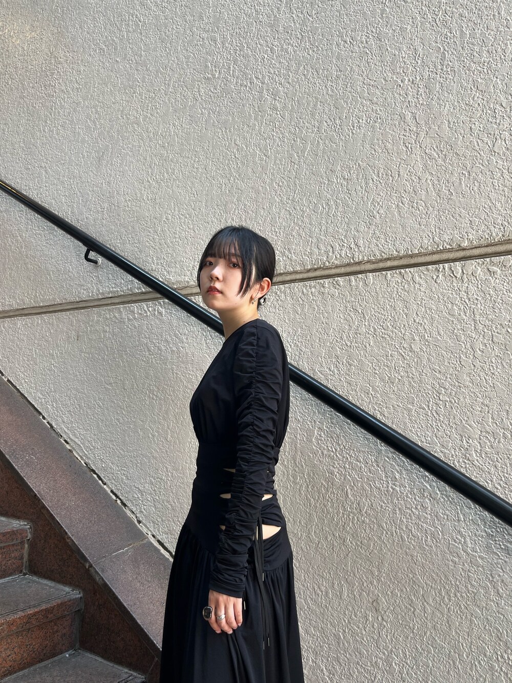 「厚底シューズ、秋先取りコーデ、オトナ女子、秋服コーデ、お洒落さんとつながりたい、モノトーンコーデ、秋、秋服準備はじめました、骨格ウェーブ、ブルベ夏」｜「STUDIOUSの【STUDIOUS/ステュディオス】サイドゴアミドルブーツ〈厚底〉（ブーツ、ブラック系）」を使った、Risaさん（レディース・155cm）の夏コーディネートの4枚目の写真