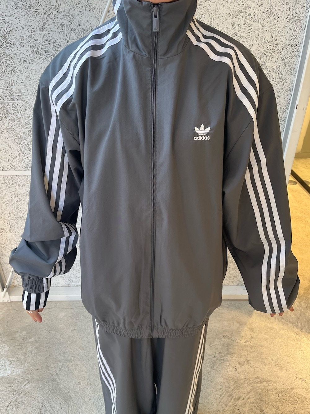 新品★adidas★黒★XL★ADILENIUMオーバーサイズトラックジャケット adidas - Adilenium オーバーサイズ トラックトップ Lサイズの通販 by