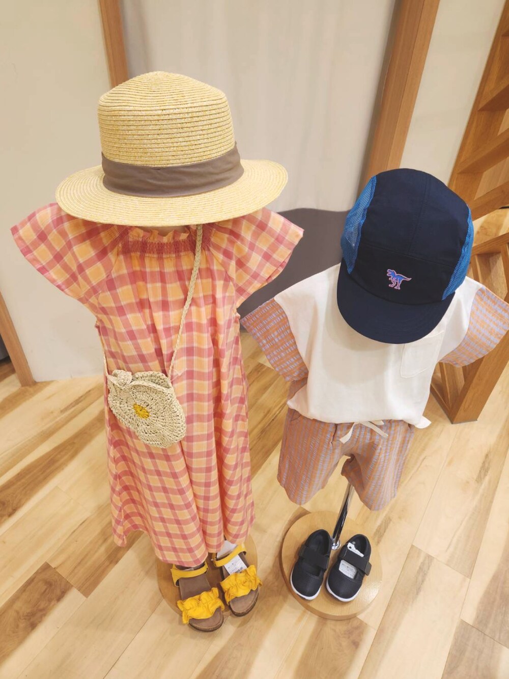 「夏、おそろいコーデ、リンクコーデ、今日のコーデ、楽ちんコーデ、おしゃれさんと繋がりたい」｜「Samansa Mos2の【Drifter】BUCKEYE MINI TOTE（ハンドバッグ、ベージュ系）」を使った、manaさん（レディース・167cm）の春コーディネートの2枚目の写真