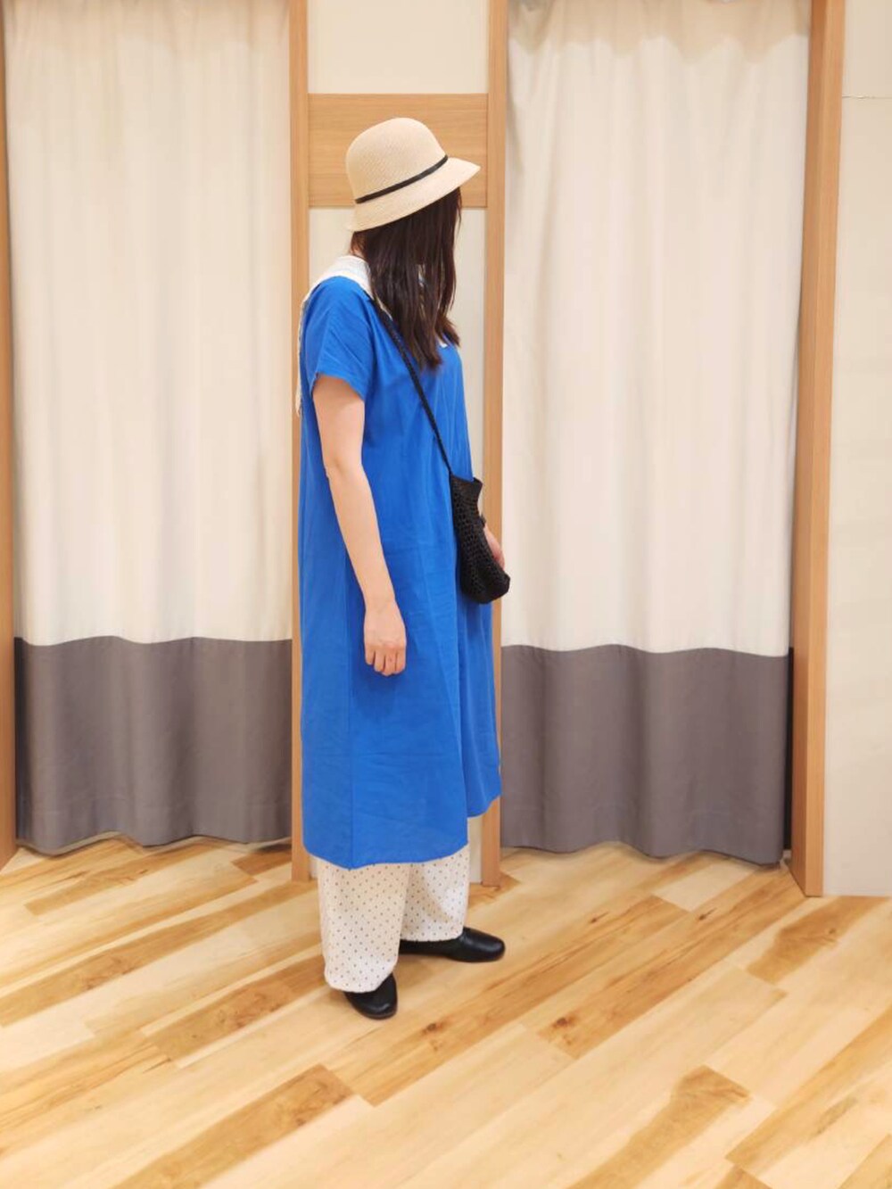 「差し色コーデ、夏コーデ、夏、ワイドパンツ、最近のいい感じコーデ、ゆるコーデ、骨格ストレート、夏ファッション、プチプラコーデ、サマンサ モスモス(Samansa Mos2)」｜「Samansa Mos2の【M/Lサイズ】ドット柄ストレートパンツ（その他パンツ、ホワイト系）」を使った、manaさん（レディース・167cm）の春コーディネートの2枚目の写真