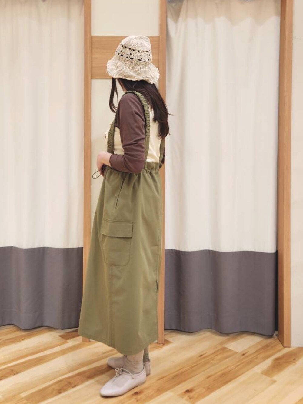 「カジュアル、カジュアルコーデ、ootd、fashion、春服コーデ、スカートスタイル、はるコーデ」｜「Samansa Mos2のモチーフニットハット（ハット、ホワイト系）」を使った、manaさん（レディース・167cm）の春コーディネートの2枚目の写真