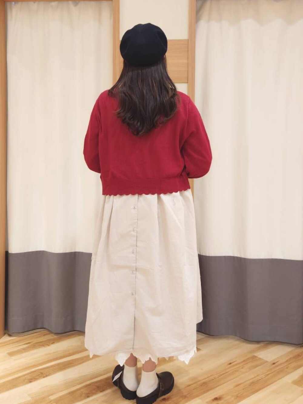 「春めき満開コーデ、春コーデ、おでかけコーデ、春服コーデ、サマンサ モスモス(Samansa Mos2)、着回しコーデ、カーディガン、ママコーデ、大人ガーリー、春、おしゃれさんと繋がりたい、ワンピース」｜「Samansa Mos2の【消臭効果】リネン混ベレー帽（ハット、ブラック系）」を使った、manaさん（レディース・167cm）の春コーディネートの3枚目の写真