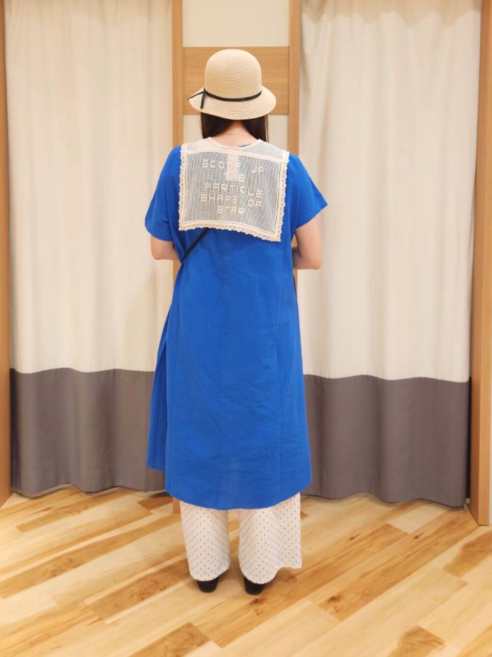 「差し色コーデ、夏コーデ、夏、ワイドパンツ、最近のいい感じコーデ、ゆるコーデ、骨格ストレート、夏ファッション、プチプラコーデ、サマンサ モスモス(Samansa Mos2)」｜「Samansa Mos2の【M/Lサイズ】ドット柄ストレートパンツ（その他パンツ、ホワイト系）」を使った、manaさん（レディース・167cm）の春コーディネートの3枚目の写真