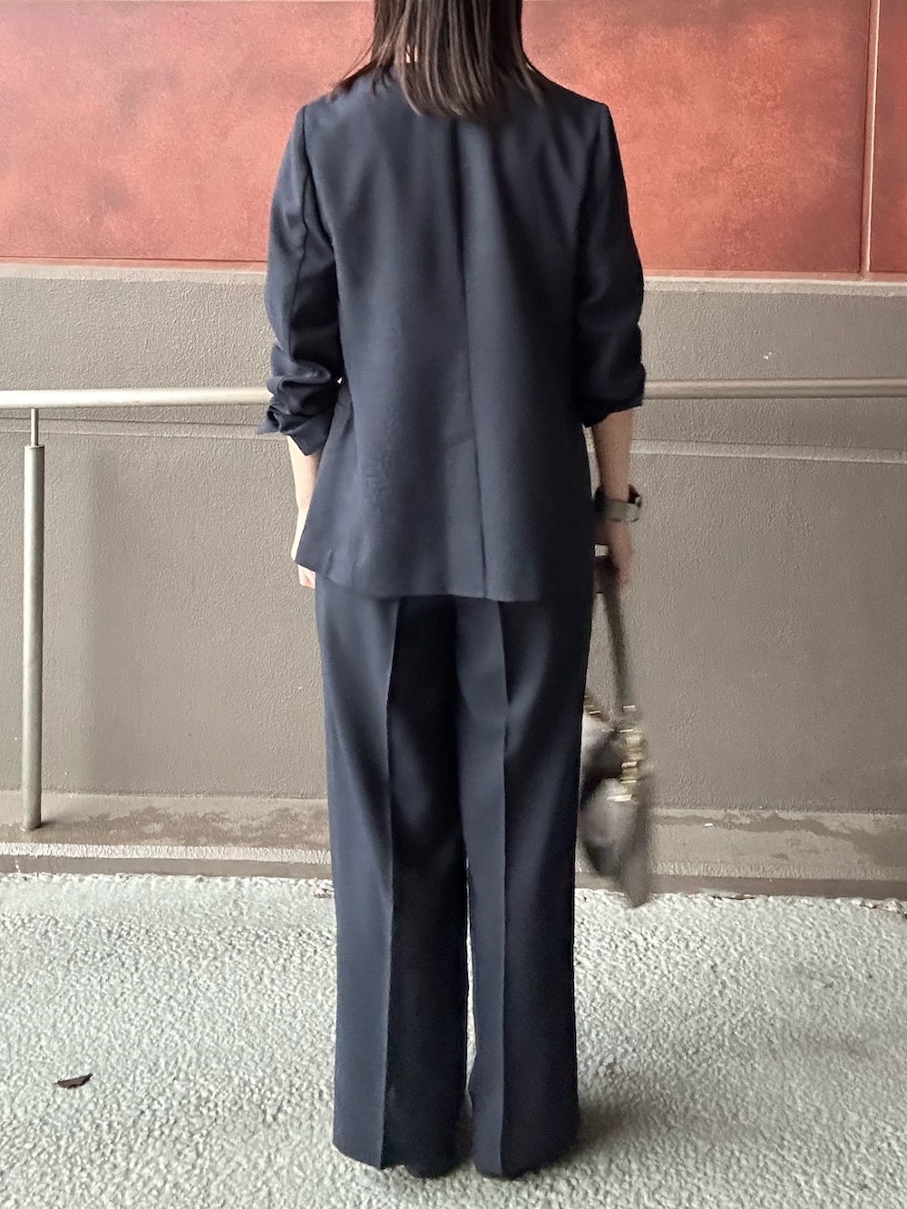 「ジャケット、セットアップ、オフィススタイル、ノーリーズ」｜「MICO COULIERのパオパオシフォンブラウス（シャツ/ブラウス、イエロー系）」を使った、maruさん（骨格ウェーブ・レディース・156cm）の春コーディネートの3枚目の写真
