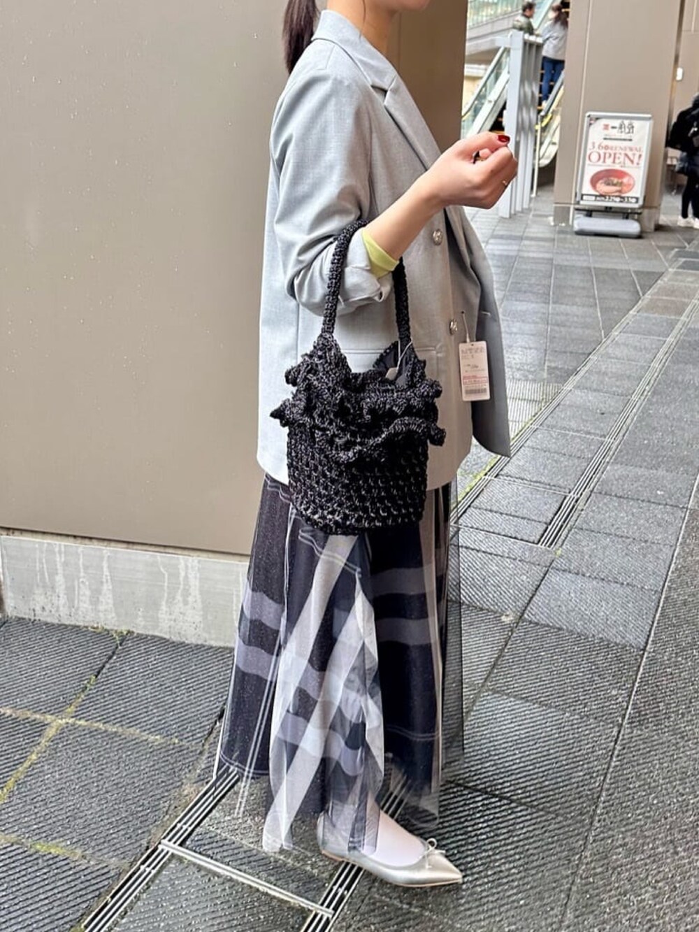 「ジャケット、チュールスカート、ノーリーズ」｜「MICO COULIERのマイクロチュールブラウス（Tシャツ/カットソー、グリーン系）」を使った、maruさん（レディース・156cm）の春コーディネートの4枚目の写真
