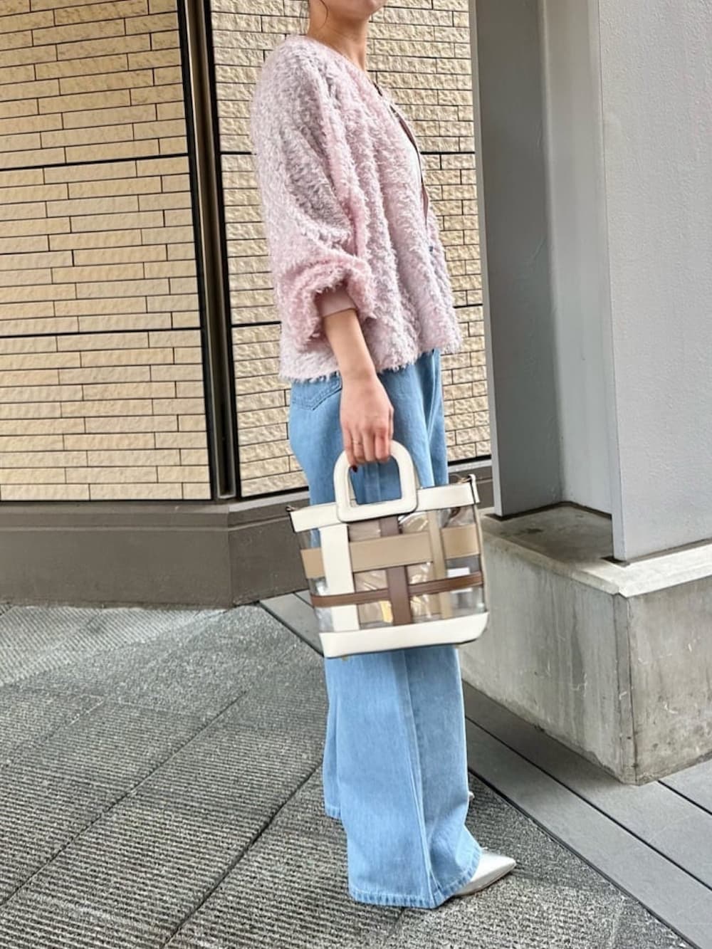 「春色、デニムパンツ、ノーリーズ」｜「MICO COULIERのラッセル編ヘンリー2WAYネックタンク（Tシャツ/カットソー、ホワイト系）」を使った、maruさん（骨格ウェーブ・レディース・156cm）の春コーディネートの4枚目の写真