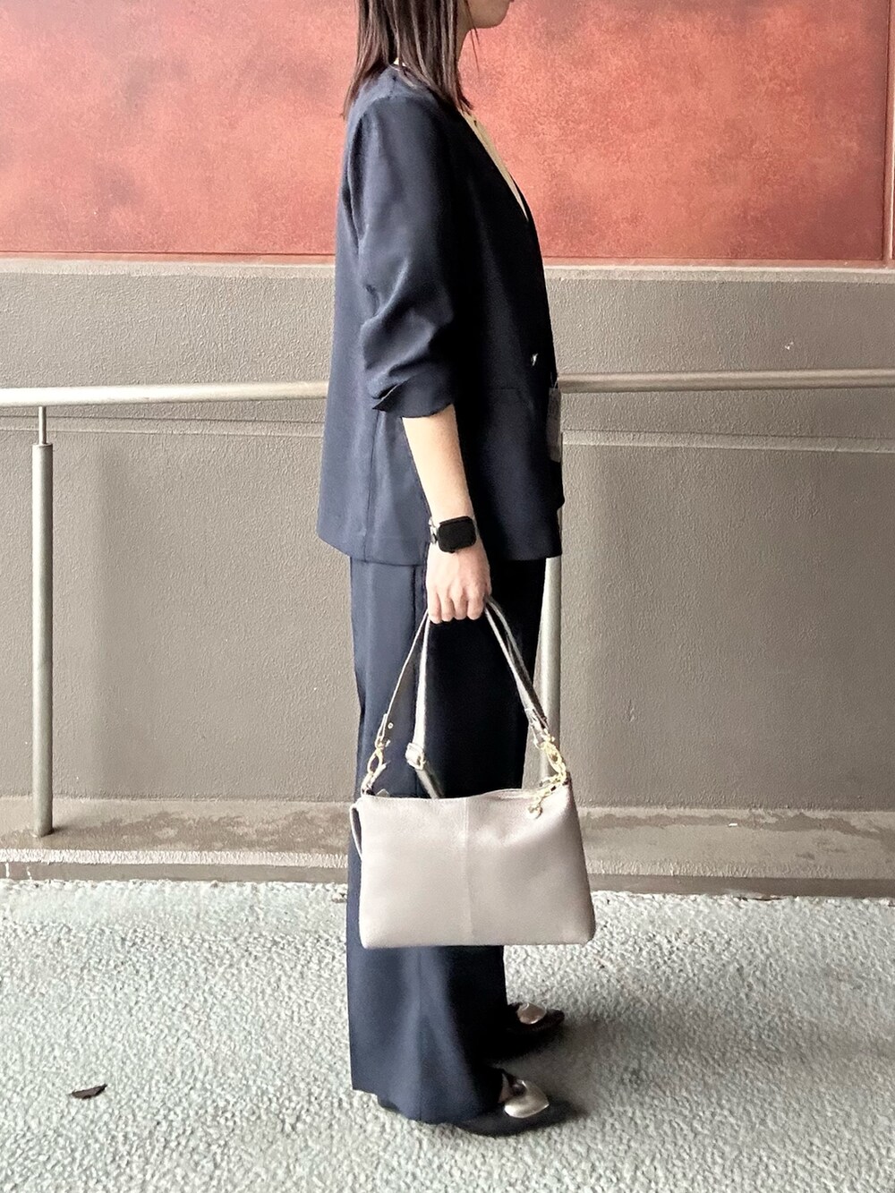 「ジャケット、セットアップ、オフィススタイル、ノーリーズ」｜「MICO COULIERのパオパオシフォンブラウス（シャツ/ブラウス、イエロー系）」を使った、maruさん（骨格ウェーブ・レディース・156cm）の春コーディネートの2枚目の写真