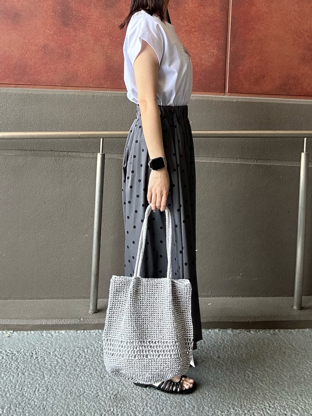 「ロゴT、Tシャツ、ドット、ドットスカート、リバーシブルスカート、リバーシブル、春コーデ、夏コーデ、ノーリーズ」｜「MICO COULIERの《接触冷感》《吸水速乾》DRY COTTON ラメプリントノースリーブTシャツ（Tシャツ/カットソー、ホワイト系）」を使った、maruさん（レディース・156cm）の春コーディネートの2枚目の写真