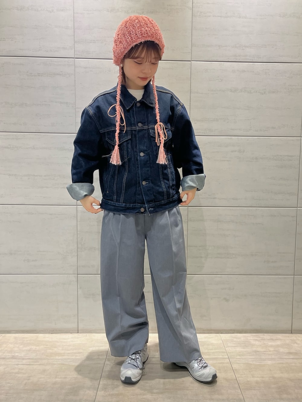「OVERRIDEのOVERRIDE x pan TWINKLE CLOCHE / オーバーライド（ニットキャップ/ビーニー、ピンク系）」を使った、Tamaさん（レディース・152cm）の春コーディネートの4枚目の写真