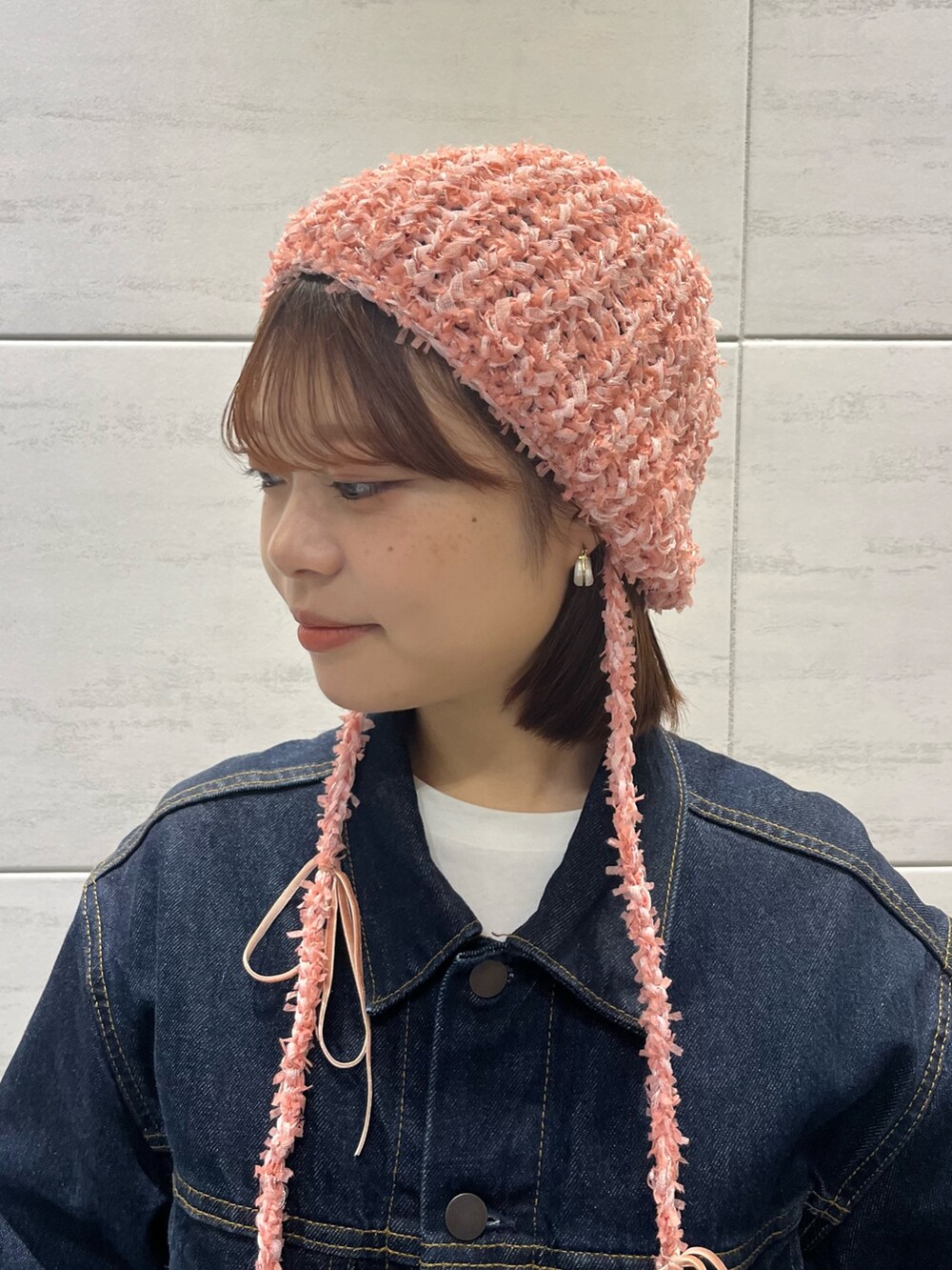 「OVERRIDEのOVERRIDE x pan TWINKLE CLOCHE / オーバーライド（ニットキャップ/ビーニー、ピンク系）」を使った、Tamaさん（レディース・152cm）の春コーディネートの2枚目の写真
