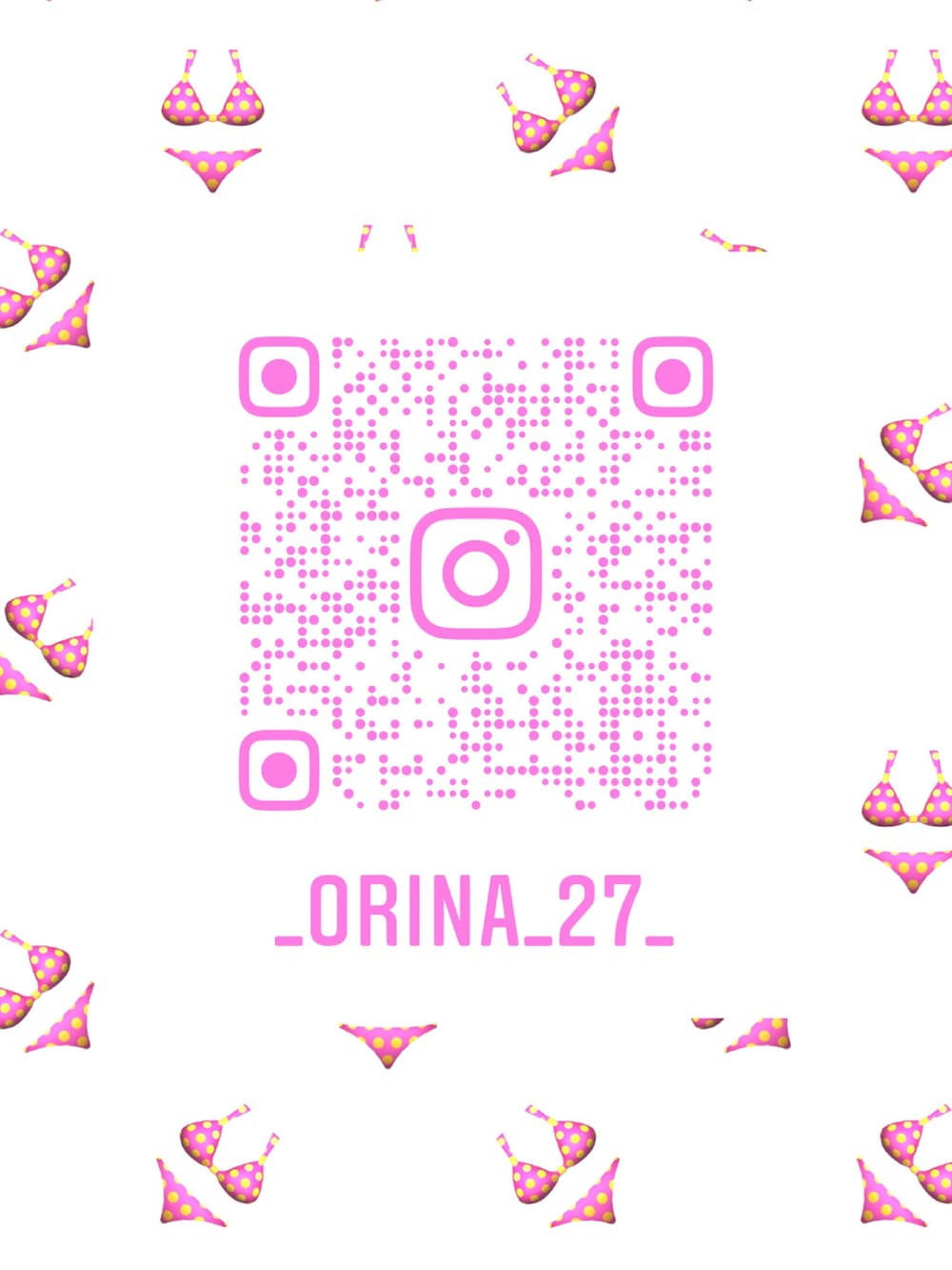 ブラック系のワンピース、ブルー系のシャツ/ブラウス、ブラック系のスニーカーを着用したレディースの春コーディネートの5枚目の写真