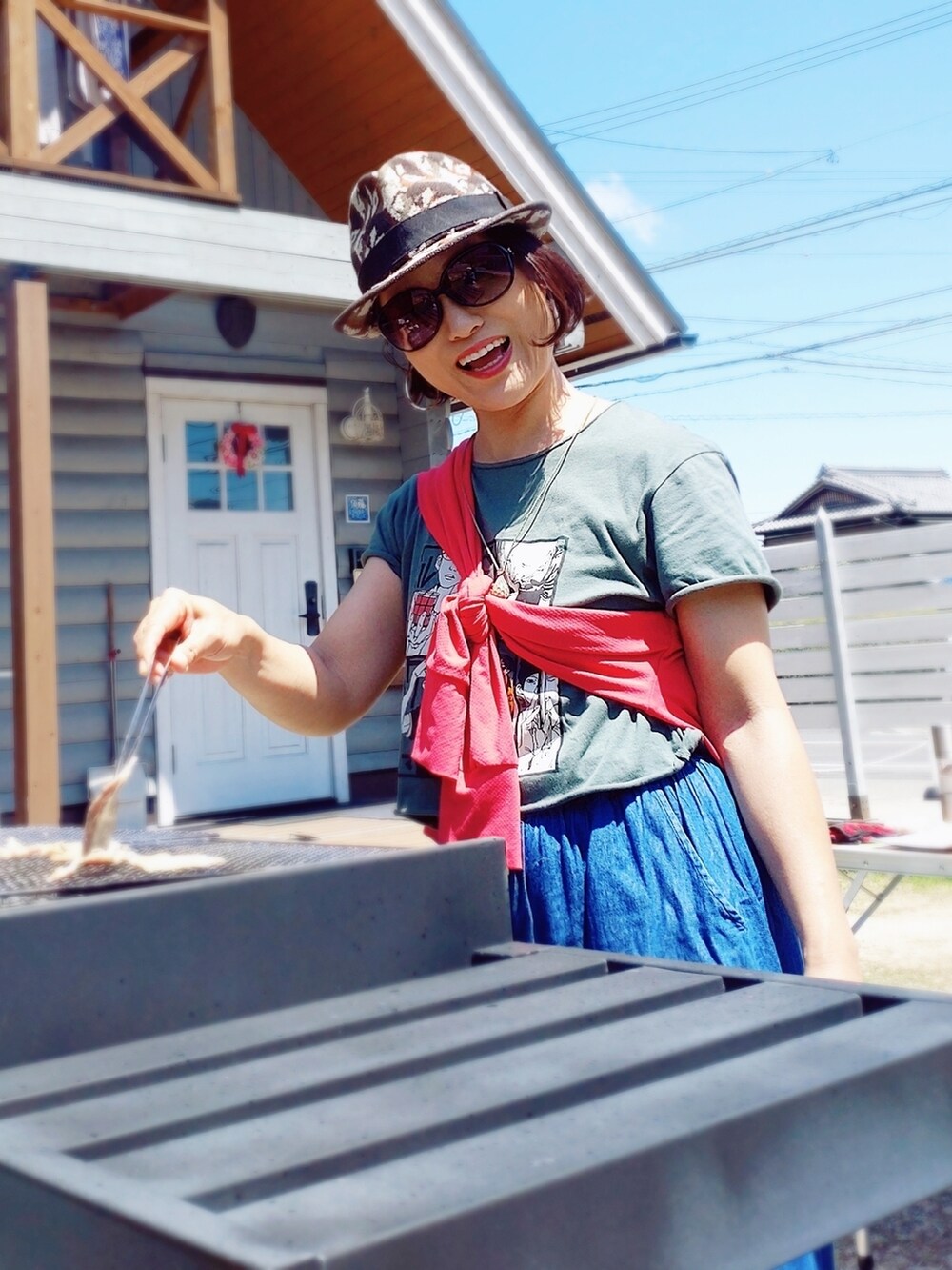 「ごきげんウィーク、ラフ、シンプル、BBQ、プチプラ、Tシャツ、ハット、たすき掛け」｜「UNIQLOのアイテム（Tシャツ/カットソー、グリーン系）」を使った、遊雲さん（レディース・155cm）の春コーディネートの2枚目の写真