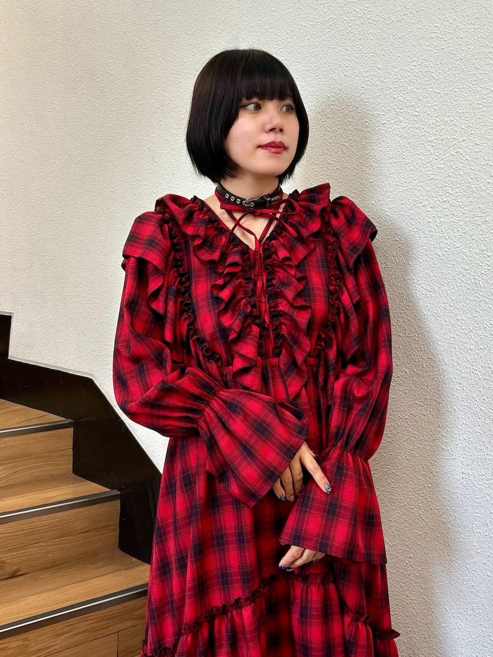 「秋コーデ、秋のコーデ、赤チェック、ワンピース、ロングワンピース、バレエコア、ガーリー、フェミニン」｜「jouetieの【Dr.Martens】1B60 Bex Black Pisa（ブーツ、ブラック系）」を使った、HIKARU さん（レディース・161cm）の夏コーディネートの4枚目の写真