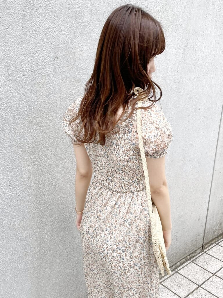 その他のサンダル、その他のワンピースを着用したレディースの夏コーディネートの4枚目の写真