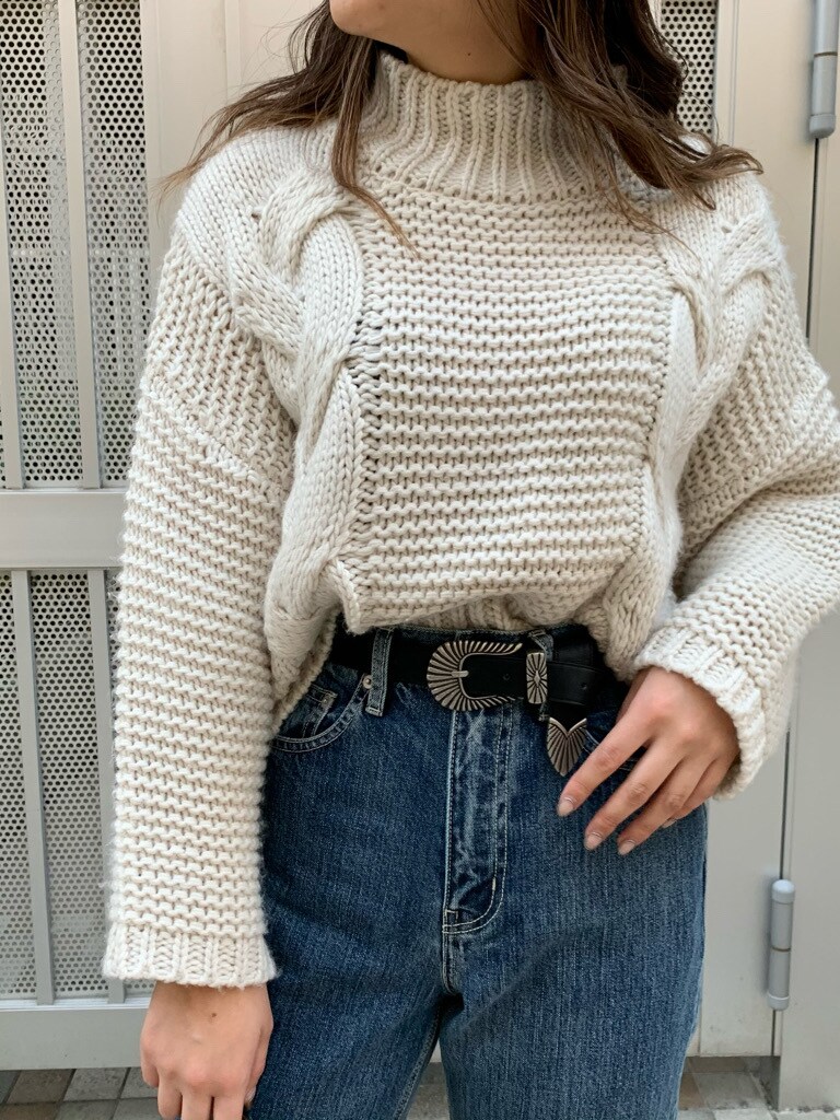 その他のハンドバッグを着用したレディースの冬コーディネートの3枚目の写真