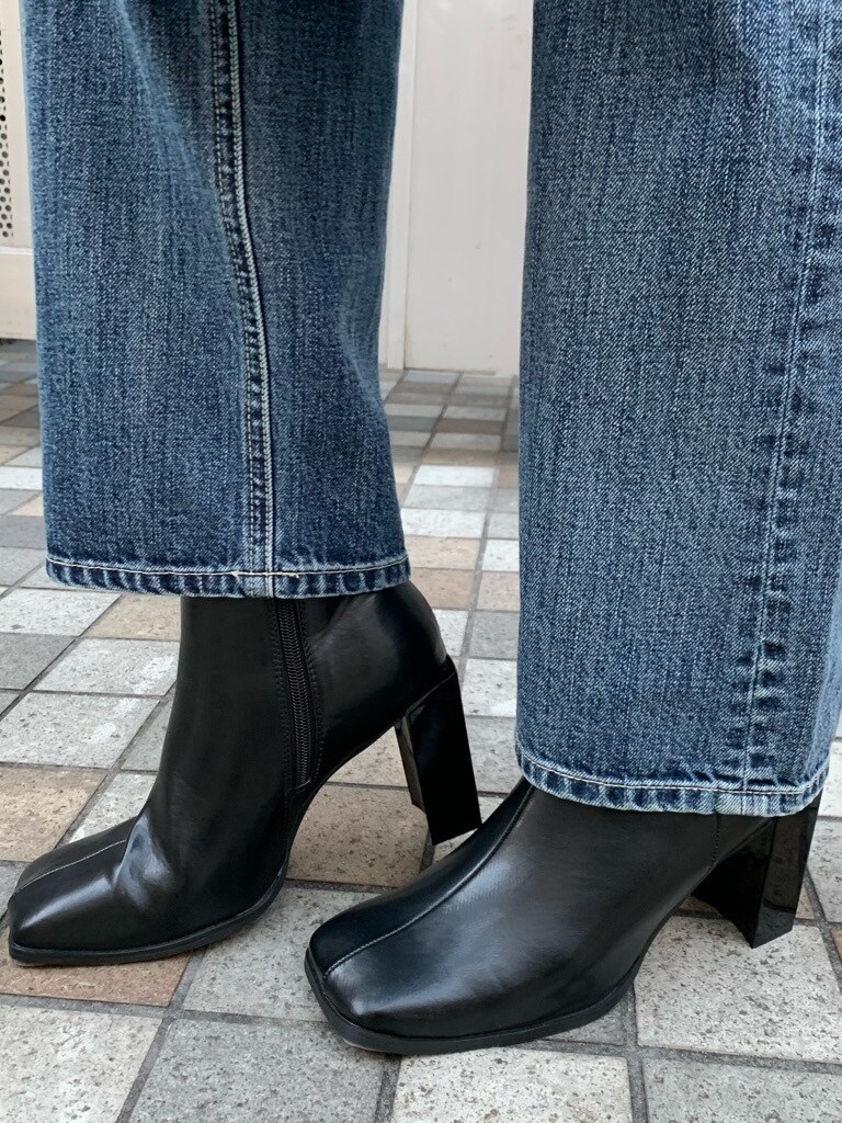 その他のハンドバッグを着用したレディースの冬コーディネートの6枚目の写真