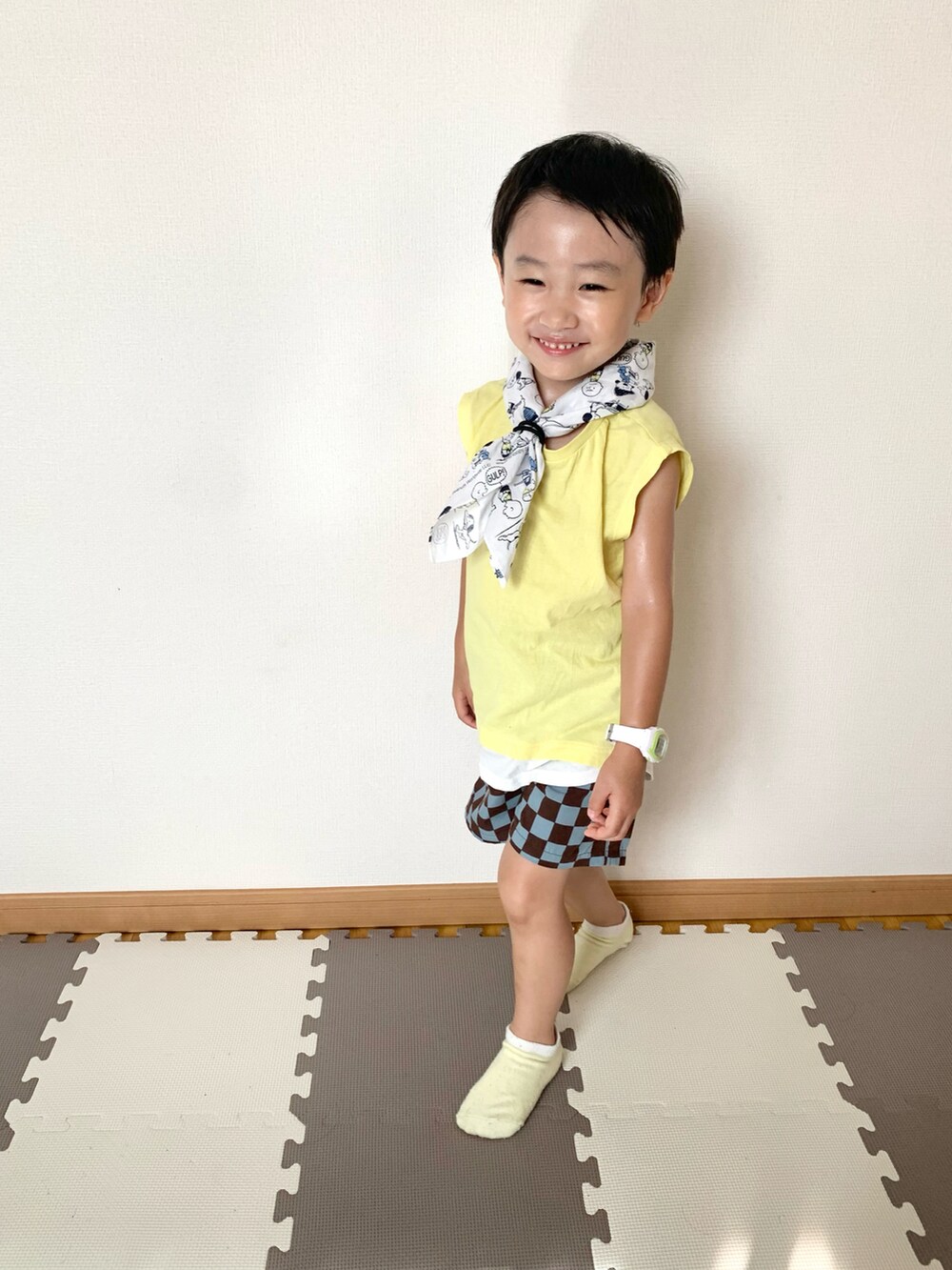 「キッズコーデ、タンクトップ、キッズファッション、おしゃれさんと繋がりたい、ハーフパンツ、3歳、男の子、バンダナ、ショートパンツ」｜「西松屋のアイテム（タンクトップ、イエロー系）」を使った、Genさん（キッズ・100cm）の夏コーディネートの2枚目の写真