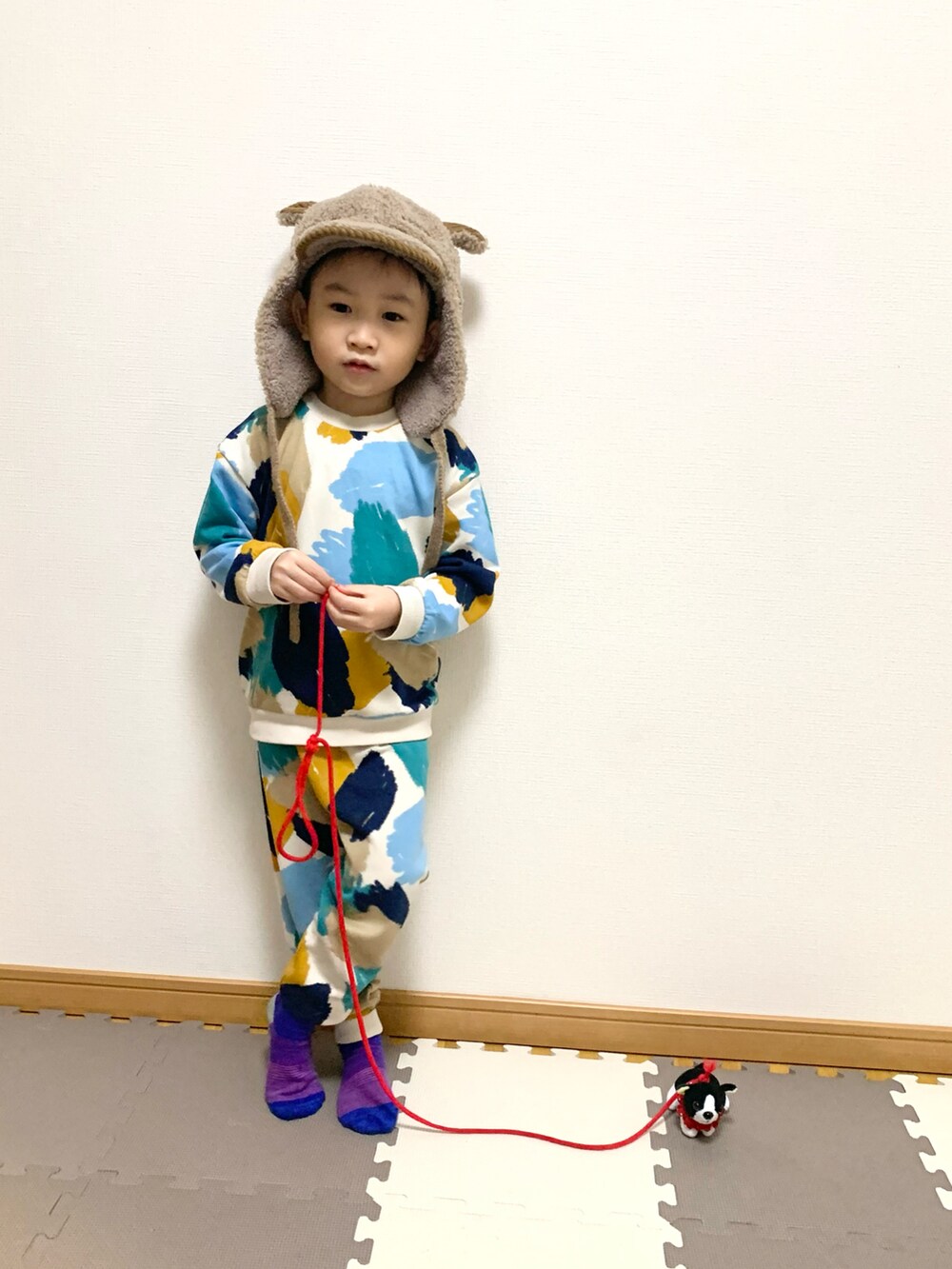 その他のスウェット、その他のスウェットパンツ、その他のソックス/靴下を着用したキッズの冬コーディネートの5枚目の写真