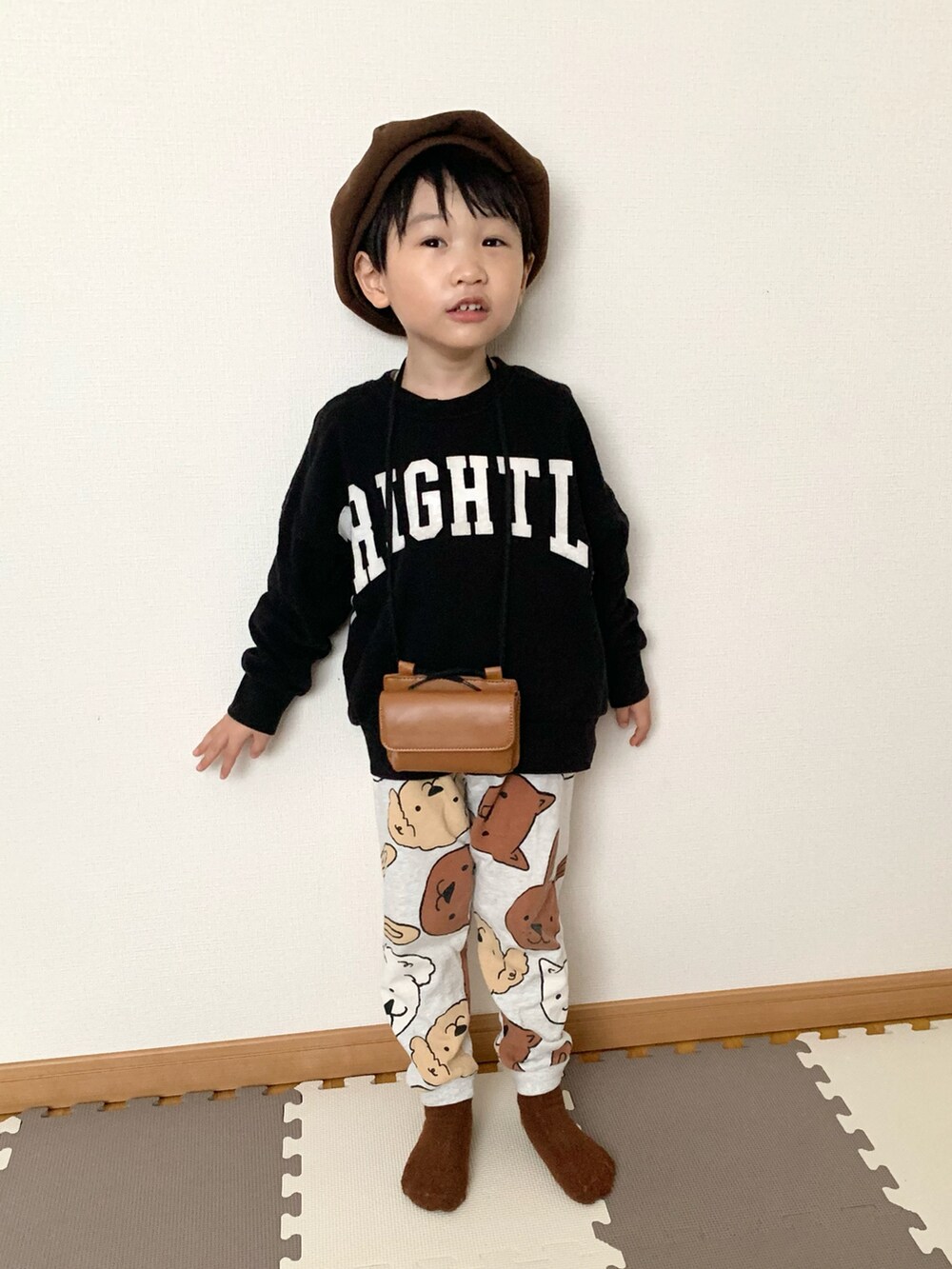 「キッズファッション、ファッションを楽しもう、おしゃれさんと繋がりたい、スウェット、ベレー帽、ポシェット、ミニバッグ、ショルダーバッグ」｜「SHEINのアイテム（ショルダーバッグ、ブラウン系）」を使った、Genさん（キッズ・100cm）の秋コーディネートの2枚目の写真