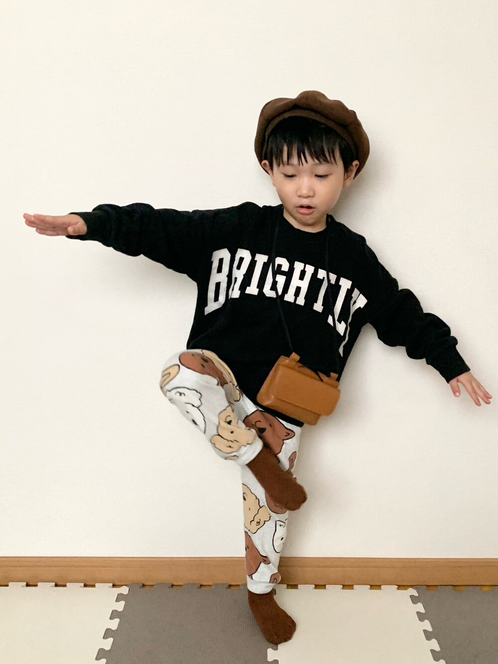 「キッズファッション、ファッションを楽しもう、おしゃれさんと繋がりたい、スウェット、ベレー帽、ポシェット、ミニバッグ、ショルダーバッグ」｜「SHEINのアイテム（ショルダーバッグ、ブラウン系）」を使った、Genさん（キッズ・100cm）の秋コーディネートの5枚目の写真
