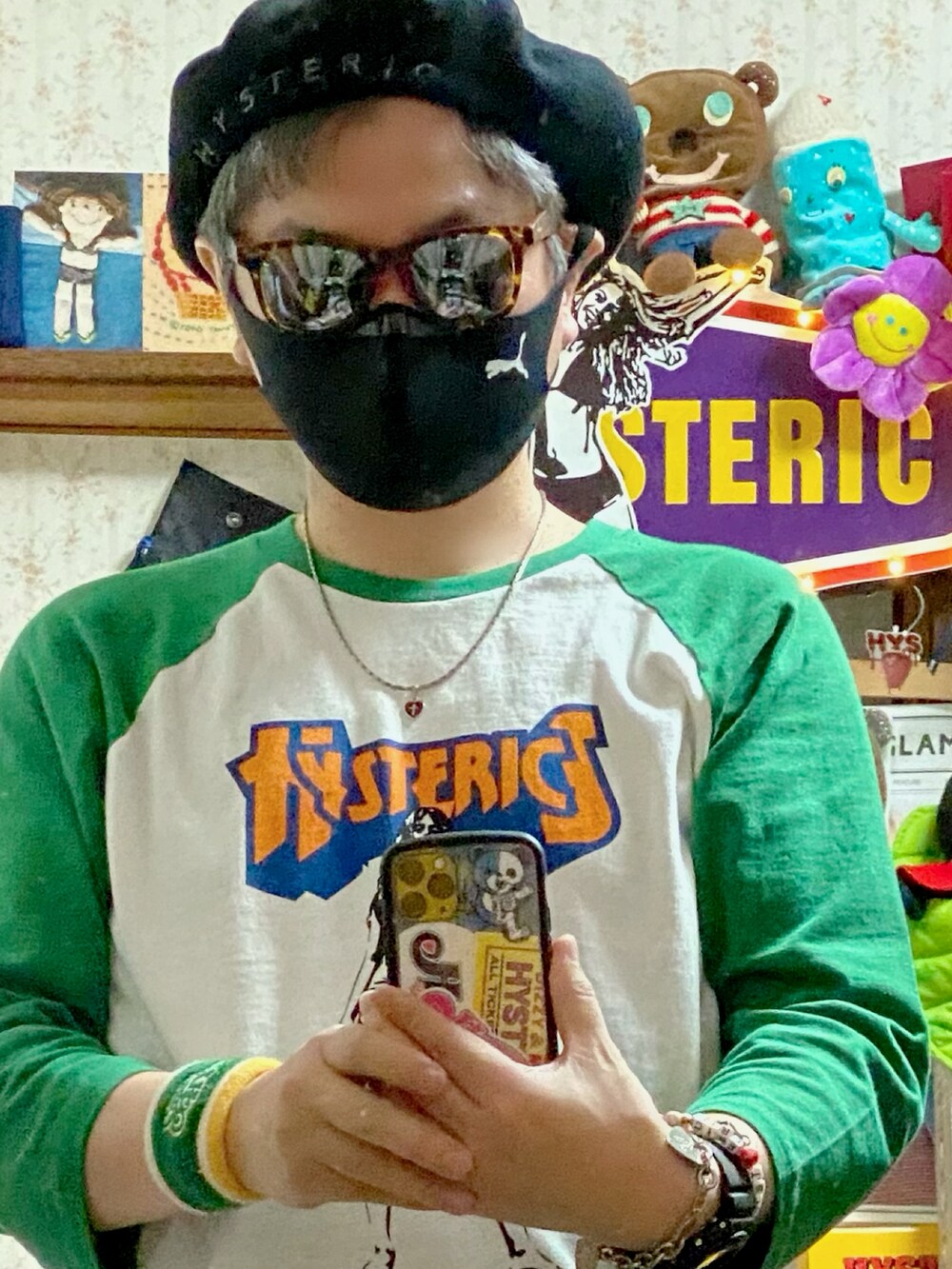 「ヒステリックグラマー、hysteric glamour、Hysteric Glamour、ラグランTシャツ、休日スタイル、ストリート、夏秋ミックス、グリーン、ベレー帽、シンプルコーデ、カジュアル、プリントT、デニム、フレアパンツ、ファッションを楽しもう」｜「HYSTERIC GLAMOURのLe Beret Francais× HYSTERIC/LOGO刺繍ベレー（ハンチング/ベレー帽、ブラック系）」を使った、majxjamさん（メンズ・172cm）の秋コーディネートの3枚目の写真