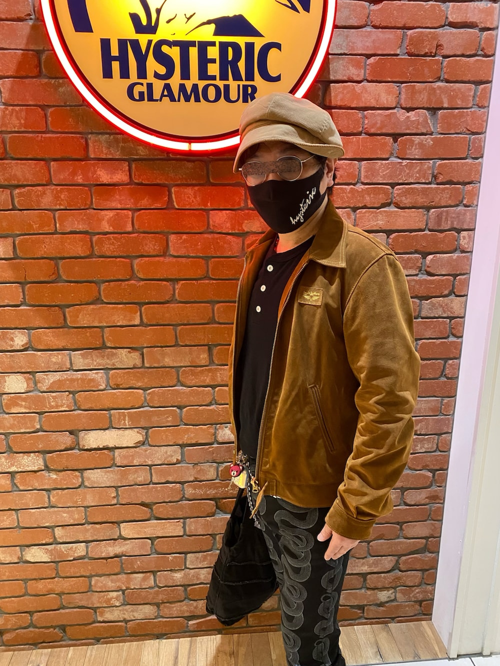 「ヒステリックグラマー、Hysteric Glamour、ルイスレザー、コルセア、厚底サンダル、エアマックスココ、スネーク柄、ロック、休日コーデ、シンプルコーデ、春服デビュー宣言」｜「NIKEのNIKE ナイキ W AIRMAX KOKO SANDAL エアマックス KOKO サンダル WCI8798 002BLK/M GOLD（サンダル、ブラック系）」を使った、majxjamさん（メンズ・172cm）の春コーディネートの2枚目の写真