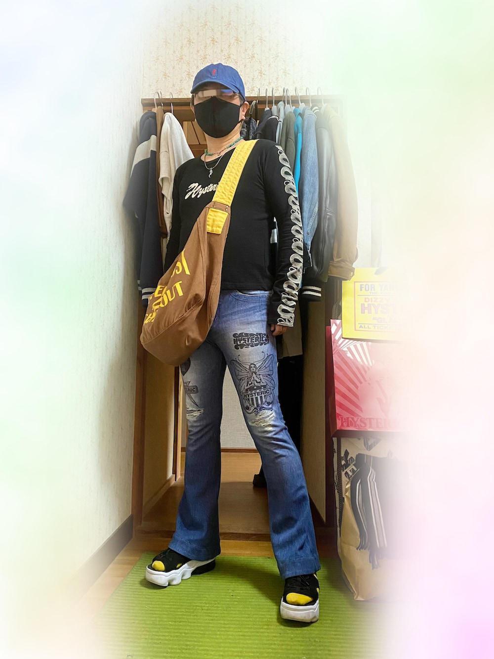 「ヒステリックグラマー、hysteric glamour、Hysteric Glamour、ロンT、スネーク、フレアパンツ、厚底サンダル、ナイキ、初夏コーデ、休日スタイル、ストリート、シンプルコーデ、キャップ、リバーシブル」|「HYSTERIC GLAMOURのHYS TIMES刺繍 デニムキャップ(キャップ、ブルー系)」を使った、majxjamさん(メンズ・172cm)の春コーディネートの3枚目の写真