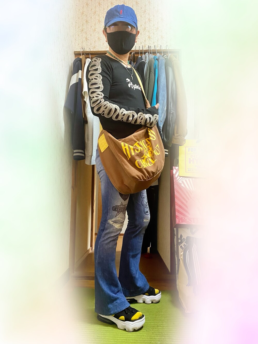 「ヒステリックグラマー、hysteric glamour、Hysteric Glamour、ロンT、スネーク、フレアパンツ、厚底サンダル、ナイキ、初夏コーデ、休日スタイル、ストリート、シンプルコーデ、キャップ、リバーシブル」|「HYSTERIC GLAMOURのHYS TIMES刺繍 デニムキャップ(キャップ、ブルー系)」を使った、majxjamさん(メンズ・172cm)の春コーディネートの2枚目の写真