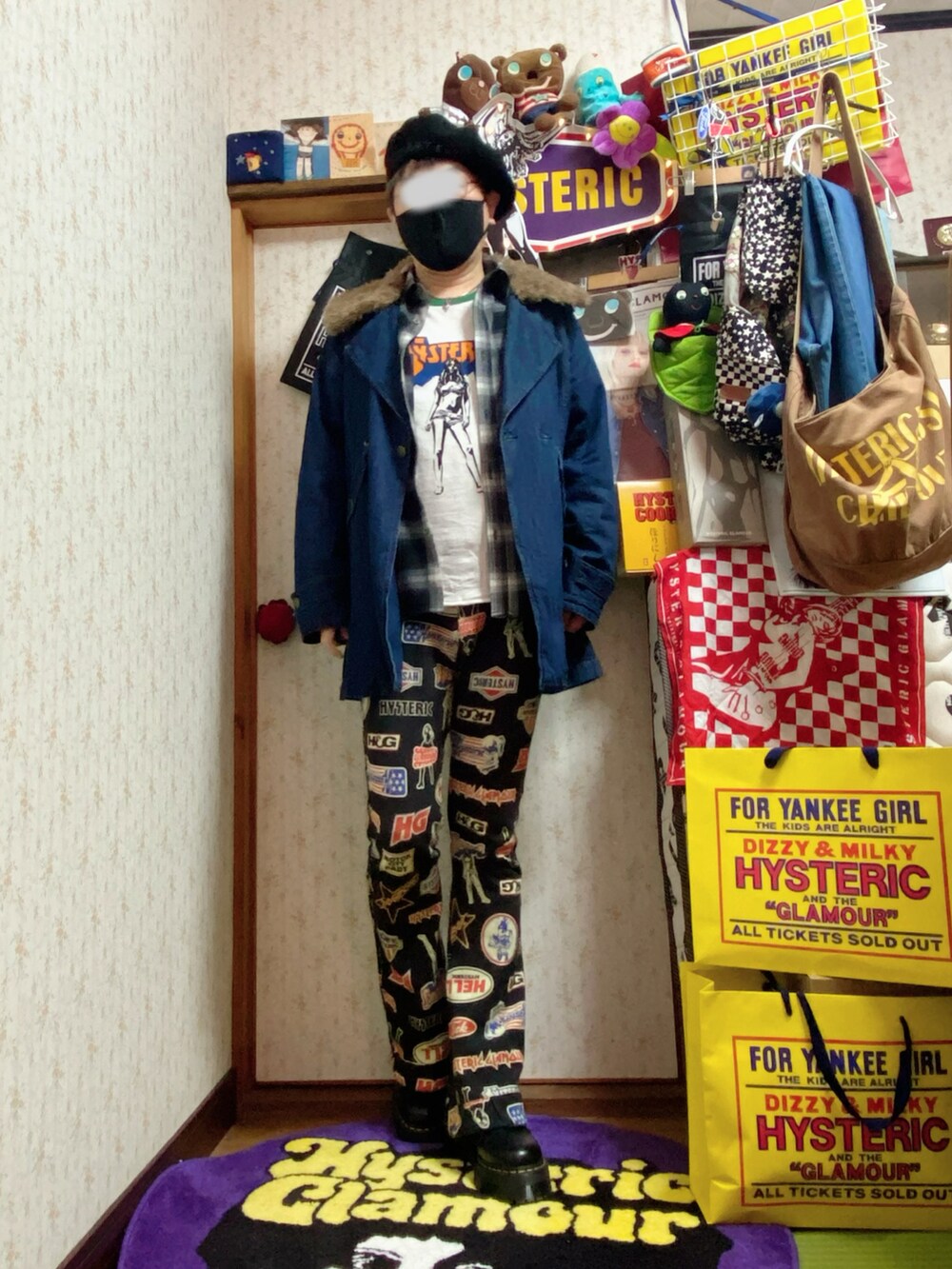 「ヒステリックグラマー、HYSTERIC GLAMOUR、hysteric glamour、冬を彩る色いろコーデ、総柄、デニム、フレアパンツ、休日コーデ、ブーツ、きれいめカジュアル、オンブレーチェックシャツ、ベレー帽、マーチン、Aラインコート、レイヤードスタイル」|「HYSTERIC GLAMOURのLe Beret Francais× HYSTERIC/LOGO刺繍ベレー(ハンチング/ベレー帽、ブラック系)」を使った、majxjamさん(メンズ・172cm)の冬コーディネートの2枚目の写真