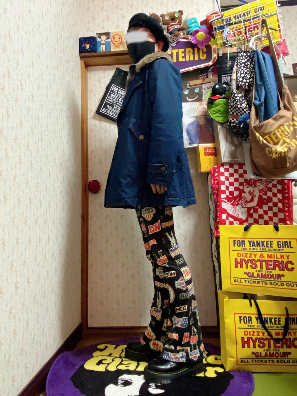 「ヒステリックグラマー、HYSTERIC GLAMOUR、hysteric glamour、冬を彩る色いろコーデ、総柄、デニム、フレアパンツ、休日コーデ、ブーツ、きれいめカジュアル、オンブレーチェックシャツ、ベレー帽、マーチン、Aラインコート、レイヤードスタイル」|「HYSTERIC GLAMOURのLe Beret Francais× HYSTERIC/LOGO刺繍ベレー(ハンチング/ベレー帽、ブラック系)」を使った、majxjamさん(メンズ・172cm)の冬コーディネートの3枚目の写真