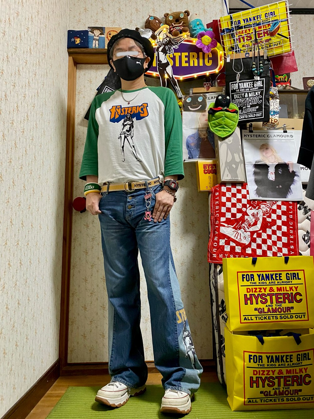 「ヒステリックグラマー、hysteric glamour、Hysteric Glamour、ラグランTシャツ、休日スタイル、ストリート、夏秋ミックス、グリーン、ベレー帽、シンプルコーデ、カジュアル、プリントT、デニム、フレアパンツ、ファッションを楽しもう」｜「HYSTERIC GLAMOURのLe Beret Francais× HYSTERIC/LOGO刺繍ベレー（ハンチング/ベレー帽、ブラック系）」を使った、majxjamさん（メンズ・172cm）の秋コーディネートの2枚目の写真
