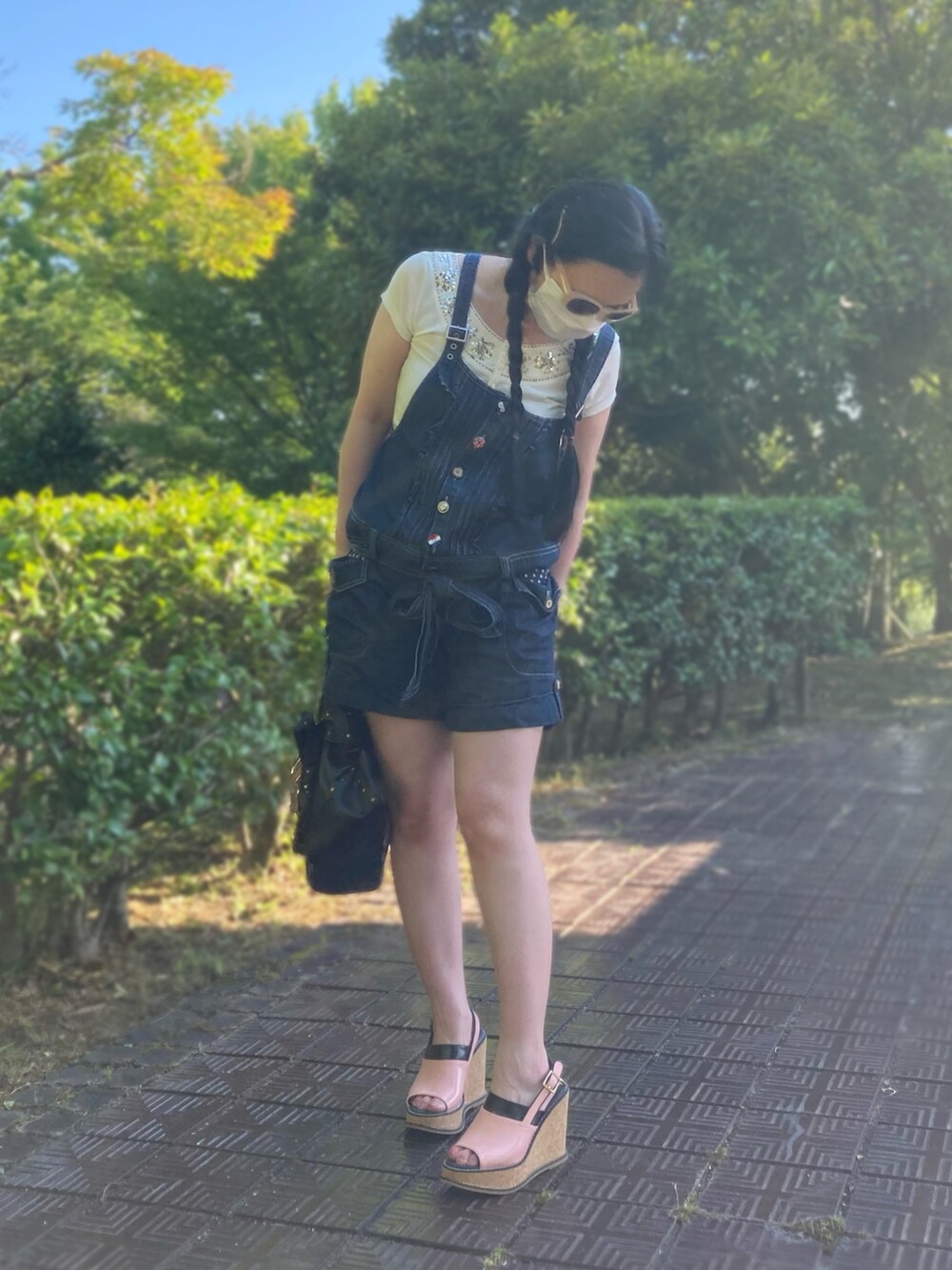 「オーバーオール、サロペット、デニムサロペット、サロペットパンツ、ヨーロピアン、paypayフリマ」｜「no brandの【sold】オールインワンショーツ （サロペット/オーバーオール、ブルー系）」を使った、koppaさん（レディース・153cm）の夏コーディネートの2枚目の写真