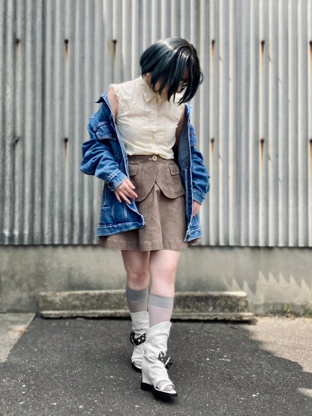 「デニム、Levis、ヴィンテージデニム、デニムジャケット、オーバーサイズ、レディース、古着女子、秋先取りコーデ、フリマ」｜「Levi'sのUSA製リーバイス size L 右前レディースモデル（デニムジャケット、ブルー系）」を使った、koppaさん（レディース・153cm）の夏コーディネートの2枚目の写真