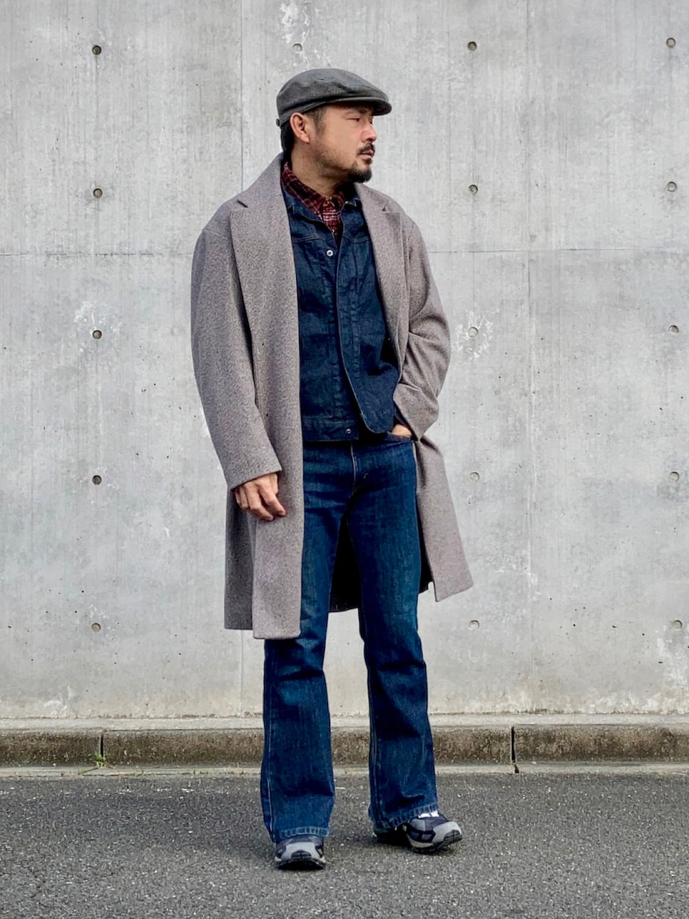 その他のシャツ/ブラウス、ブルー系のデニムジャケット、ブルー系のデニムパンツを着用したメンズの冬コーディネートの2枚目の写真